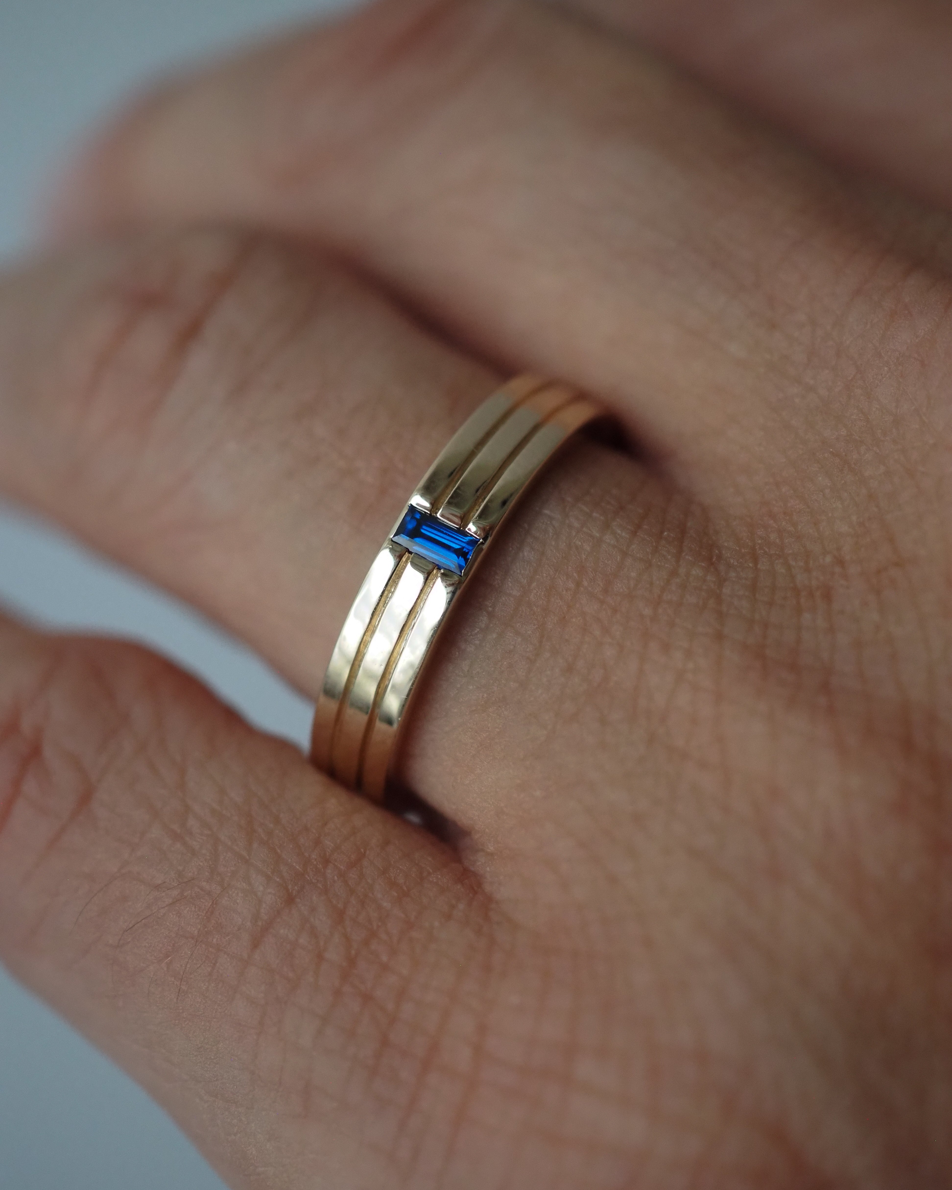 BAGUETTE BLUE SAPPHIRE RING