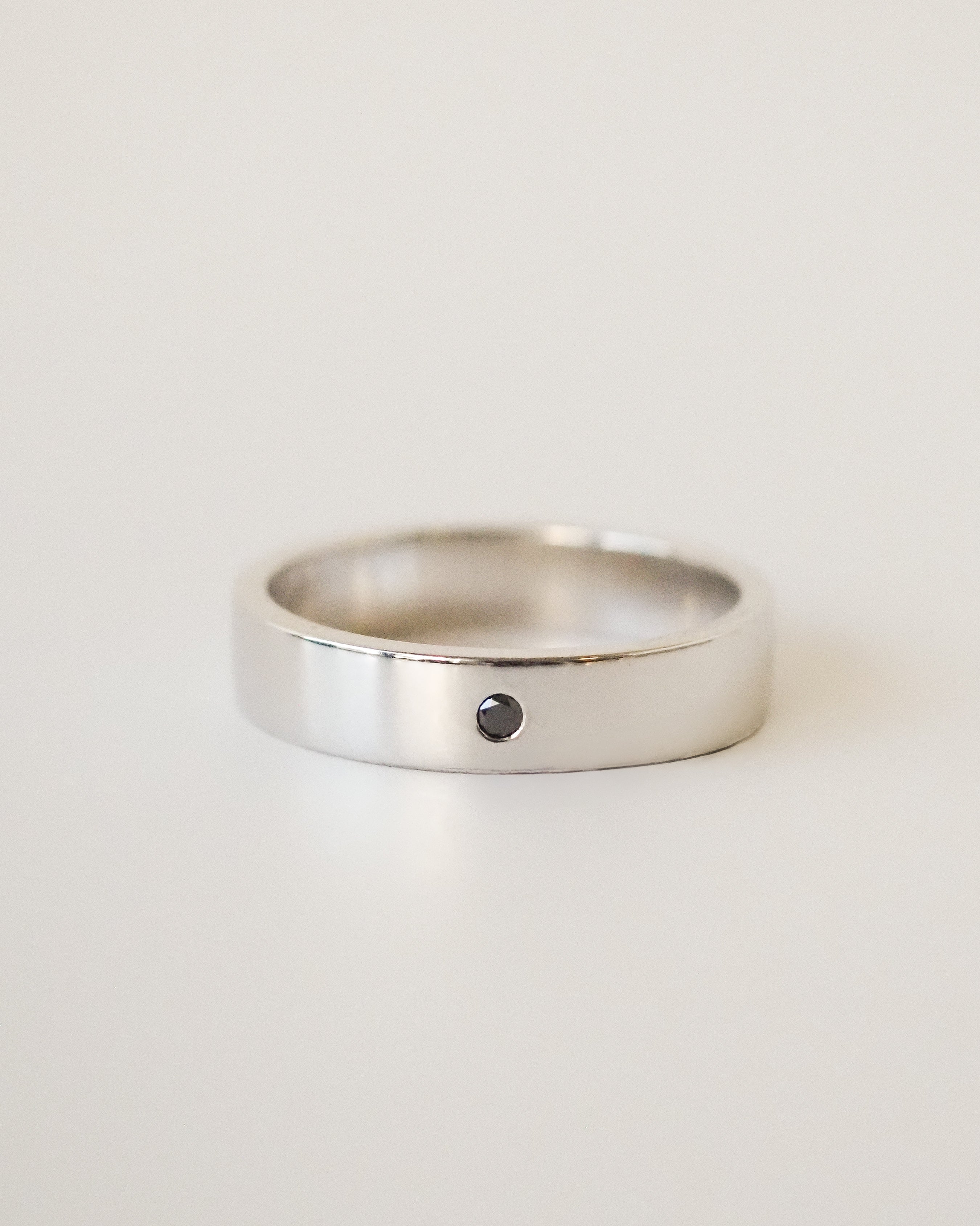 BLACK DIAMOND FLUSH SETTING RING