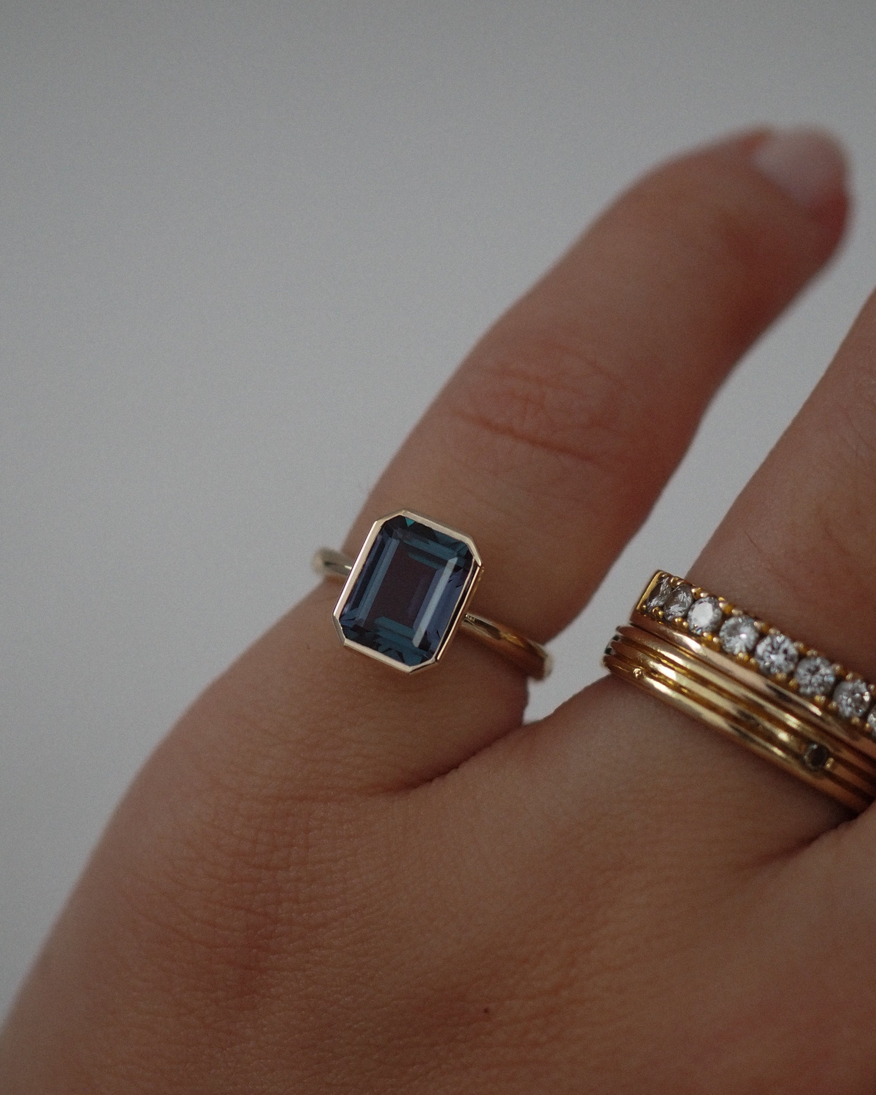 ALEXANDRITE PINKY RING