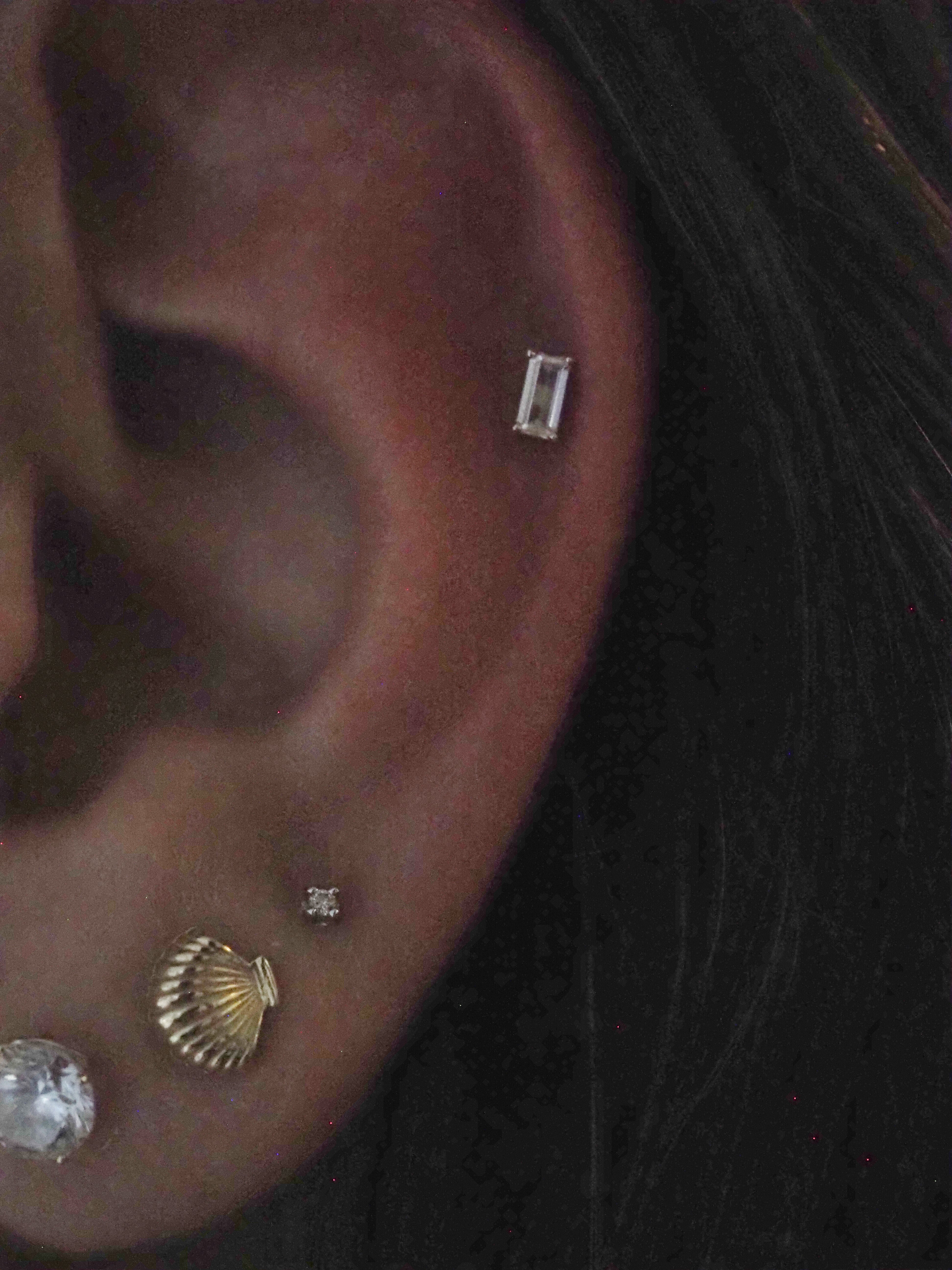 14k BAGUETTE PIERCING STUD