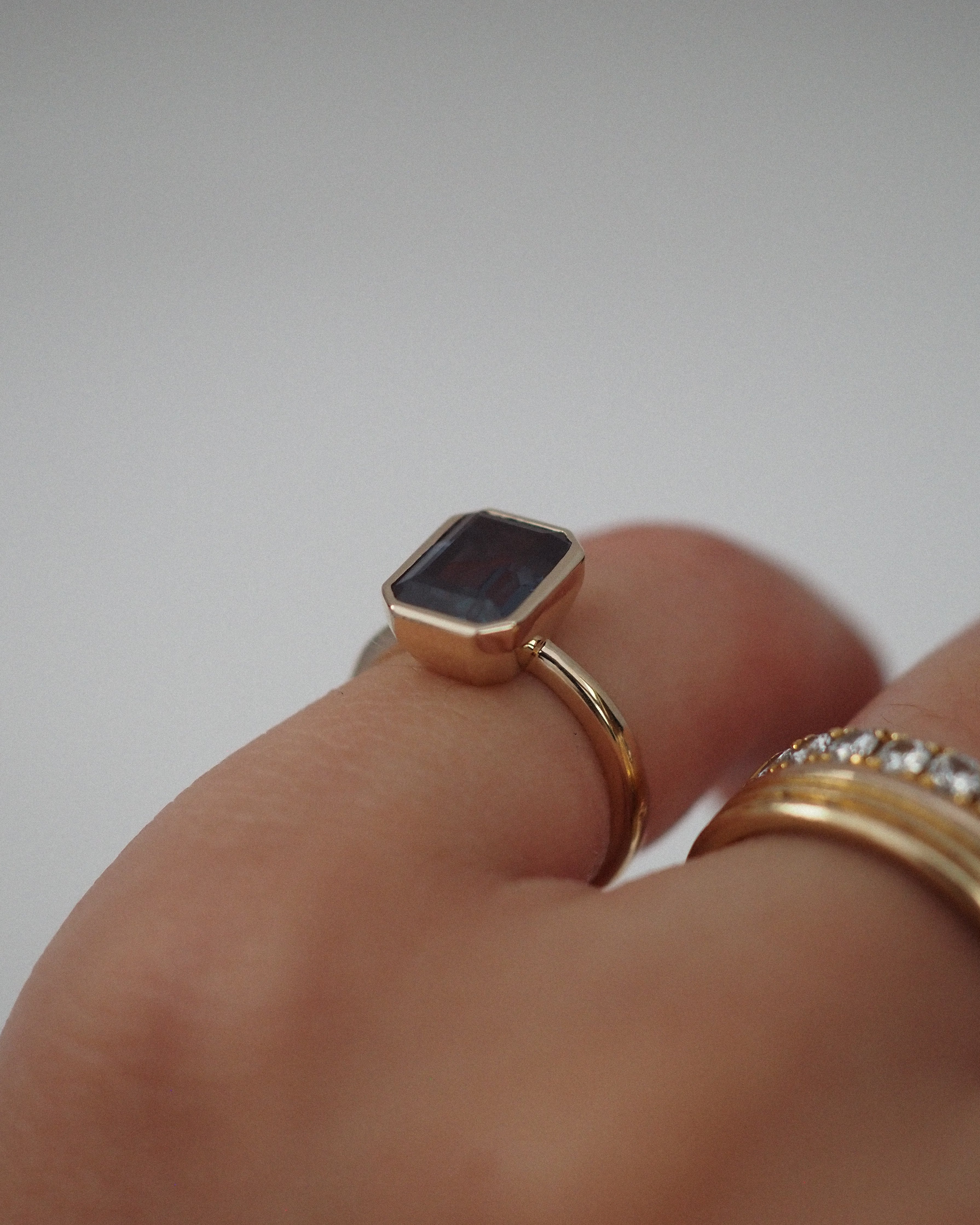 ALEXANDRITE PINKY RING