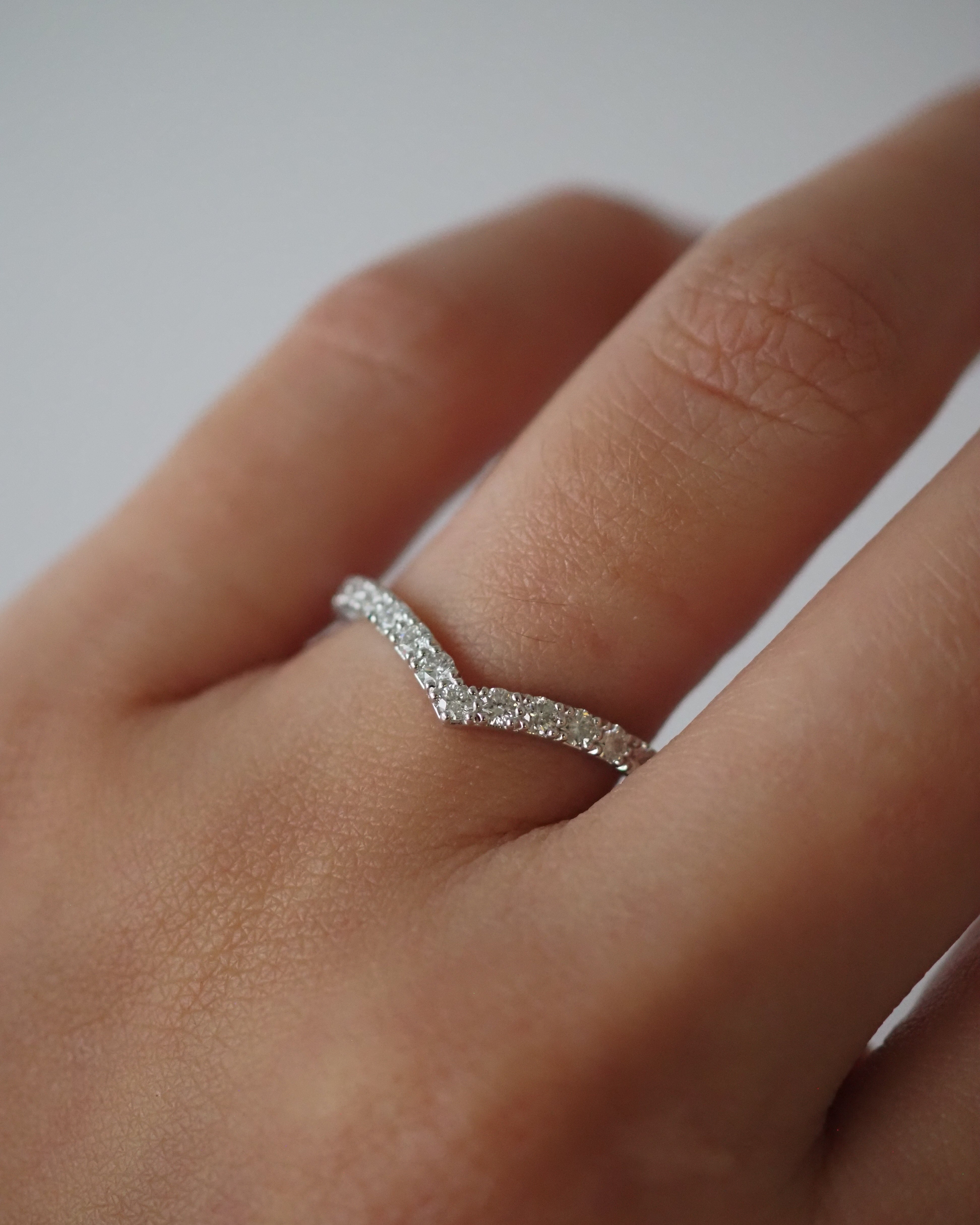 VICTORIA RING - WHITE GOLD