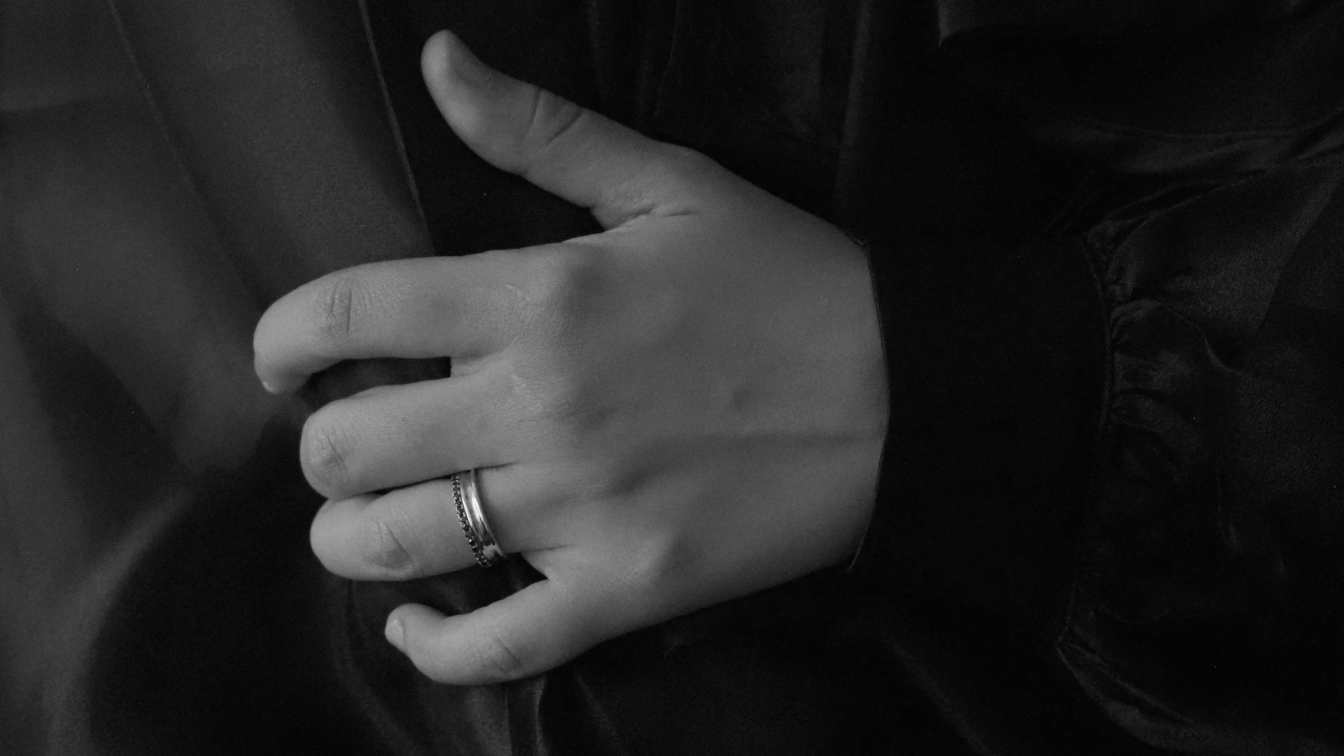 CASTLE RING - BLACK DIAMONDS