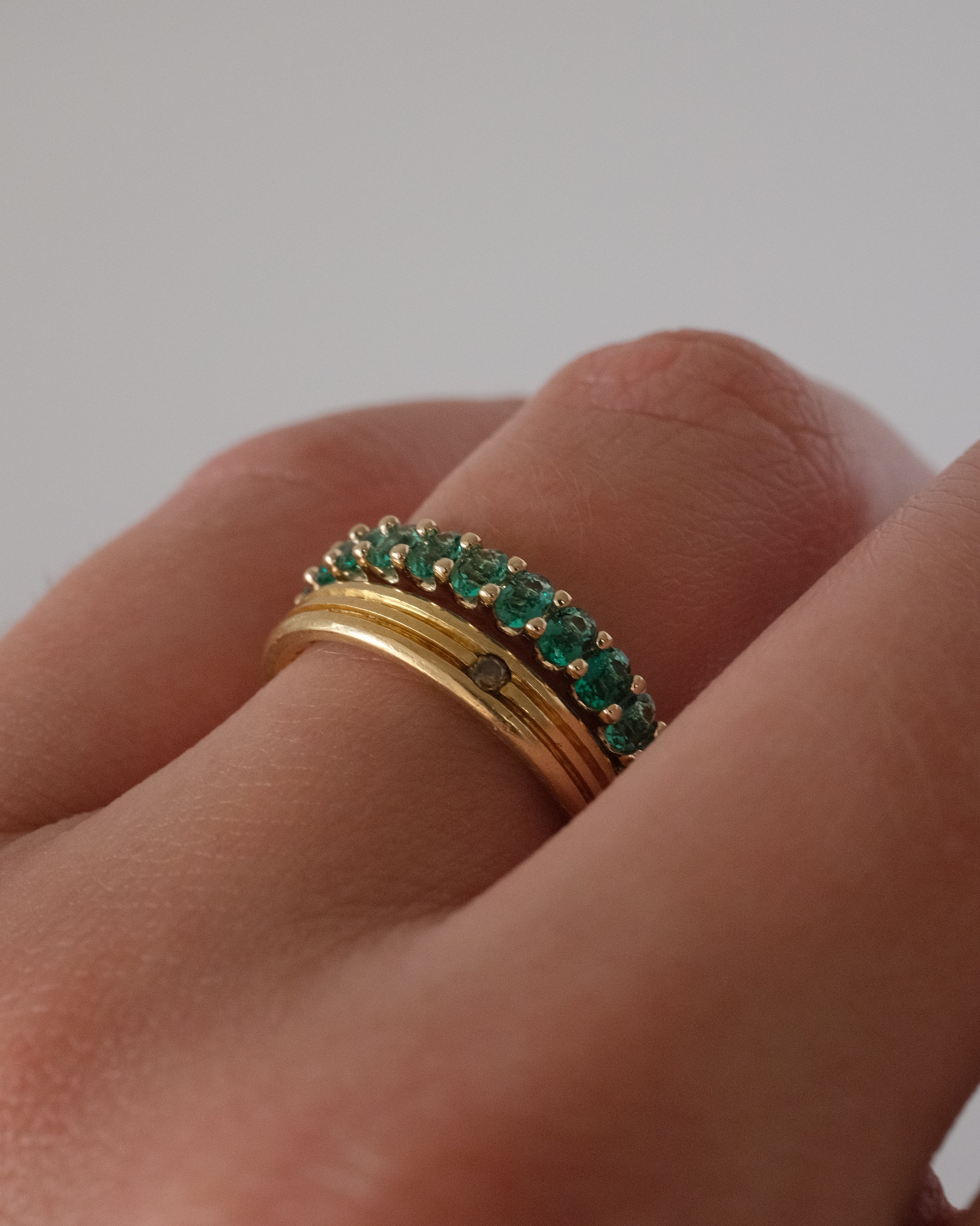 ALINA OVAL EMERALDS BAND