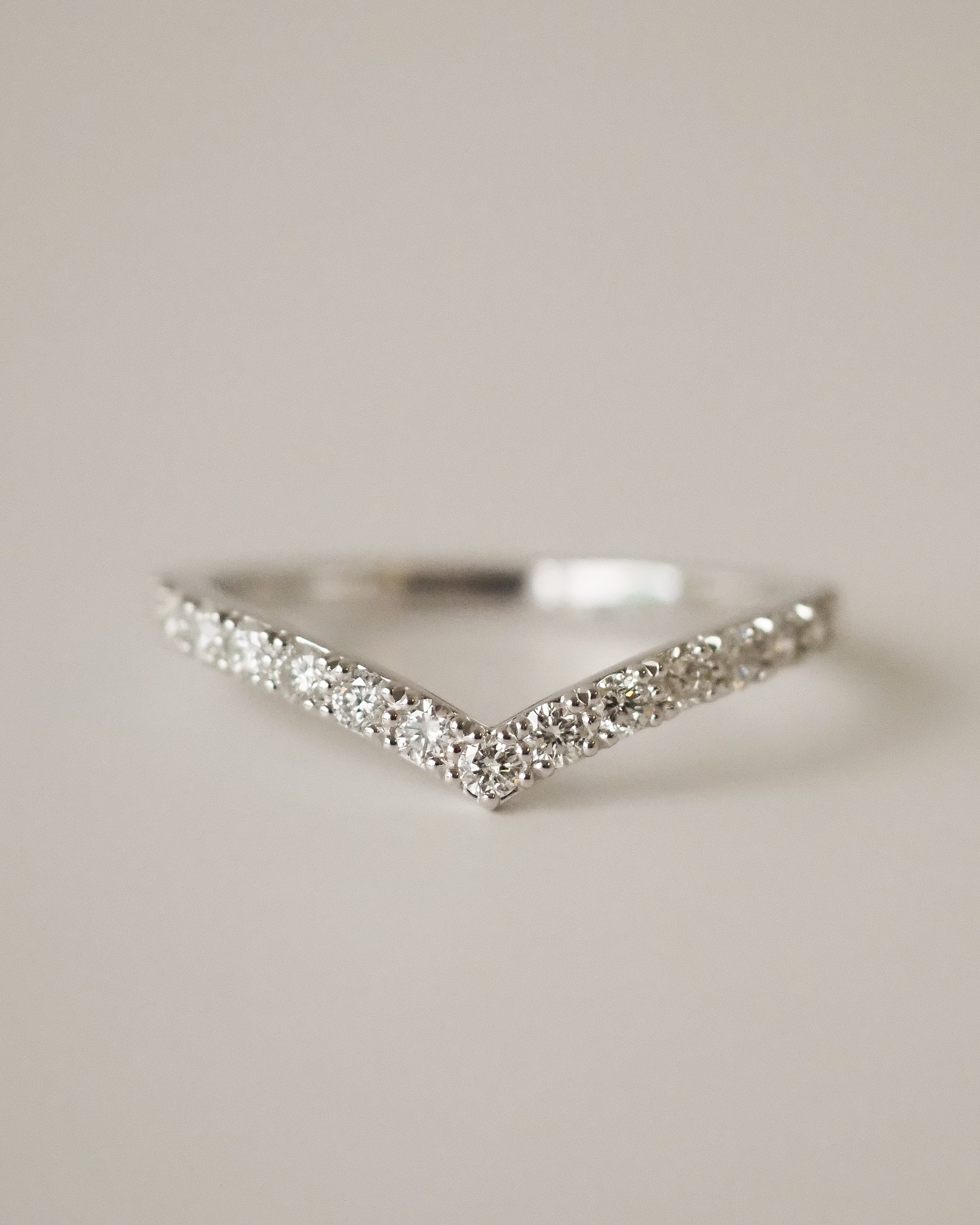 VICTORIA RING - WHITE GOLD
