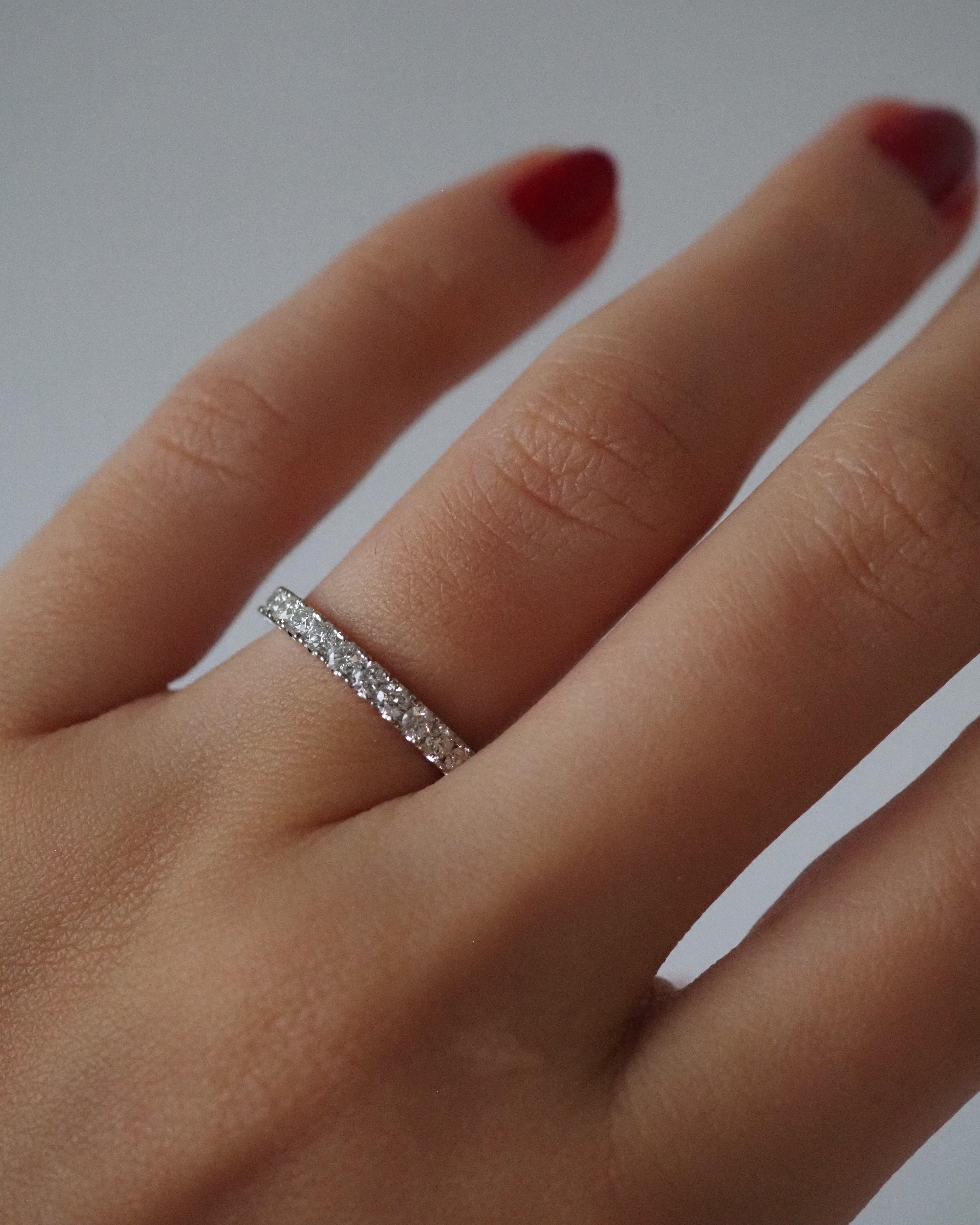 CLASSIC DIAMONDS RING -  FRENCH SETTING - WHITE GOLD