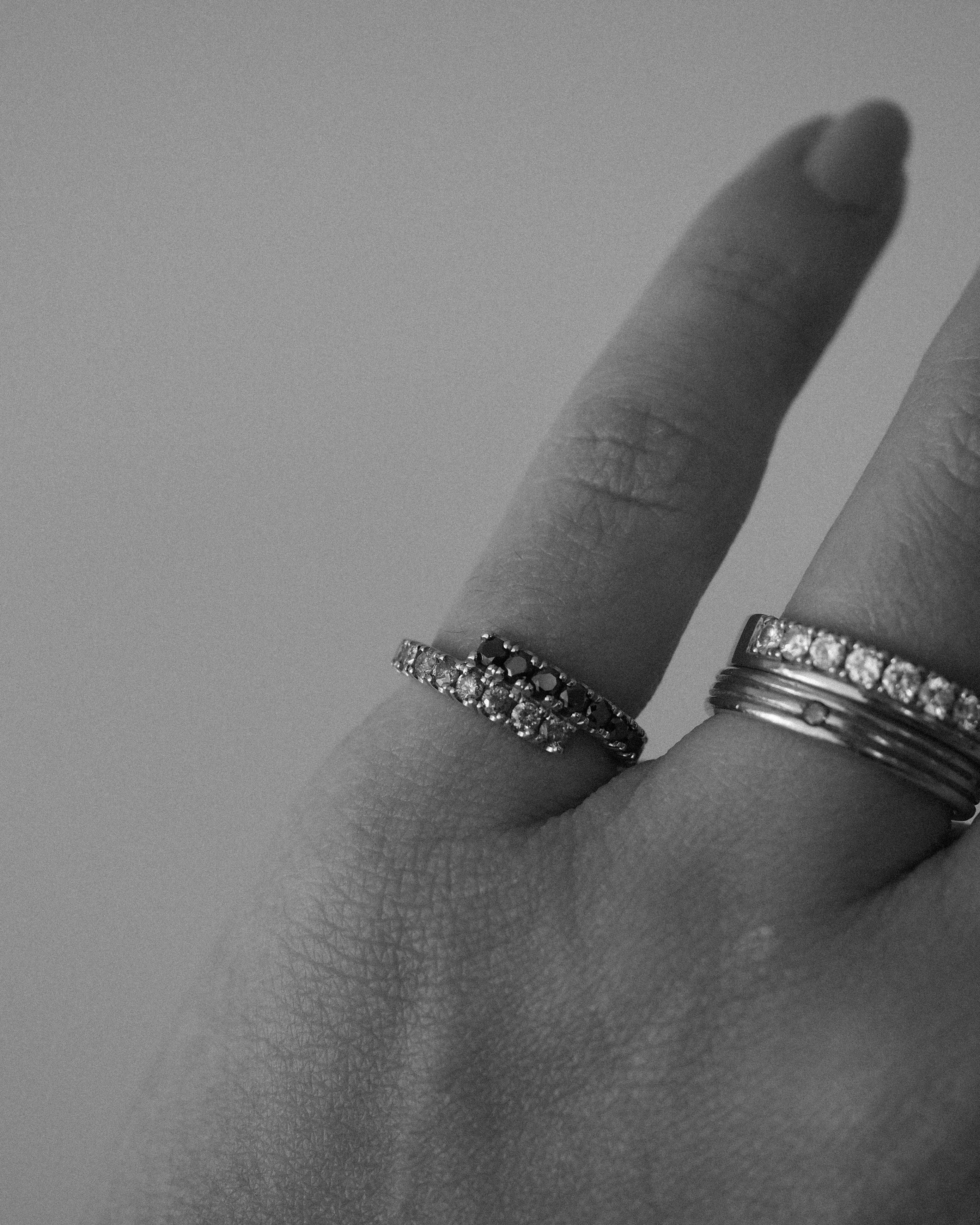ZAIDA PINKY RING SALT AND PEPPER & BLACK