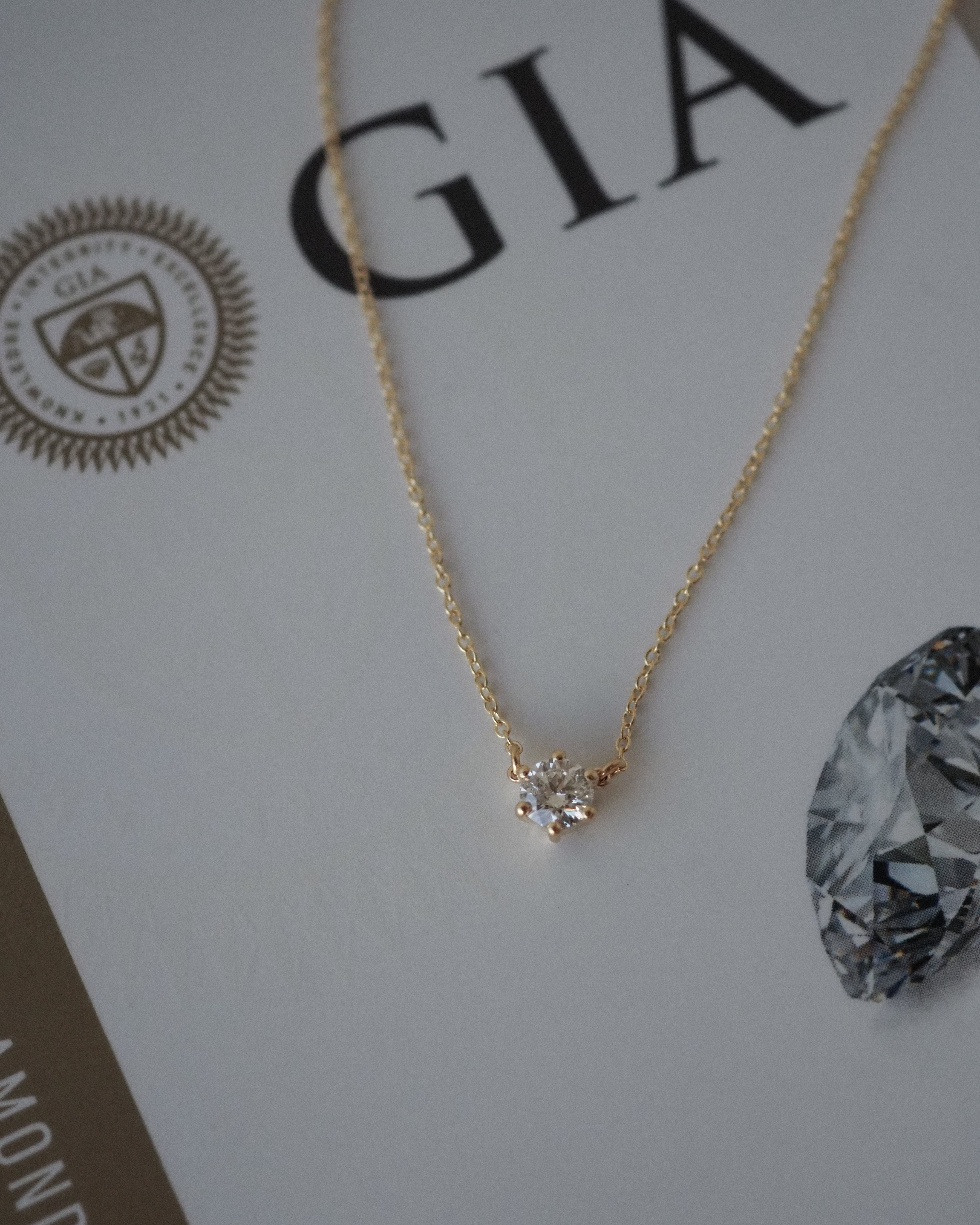 NUR NECKLACE GIA NATURAL DIAMOND