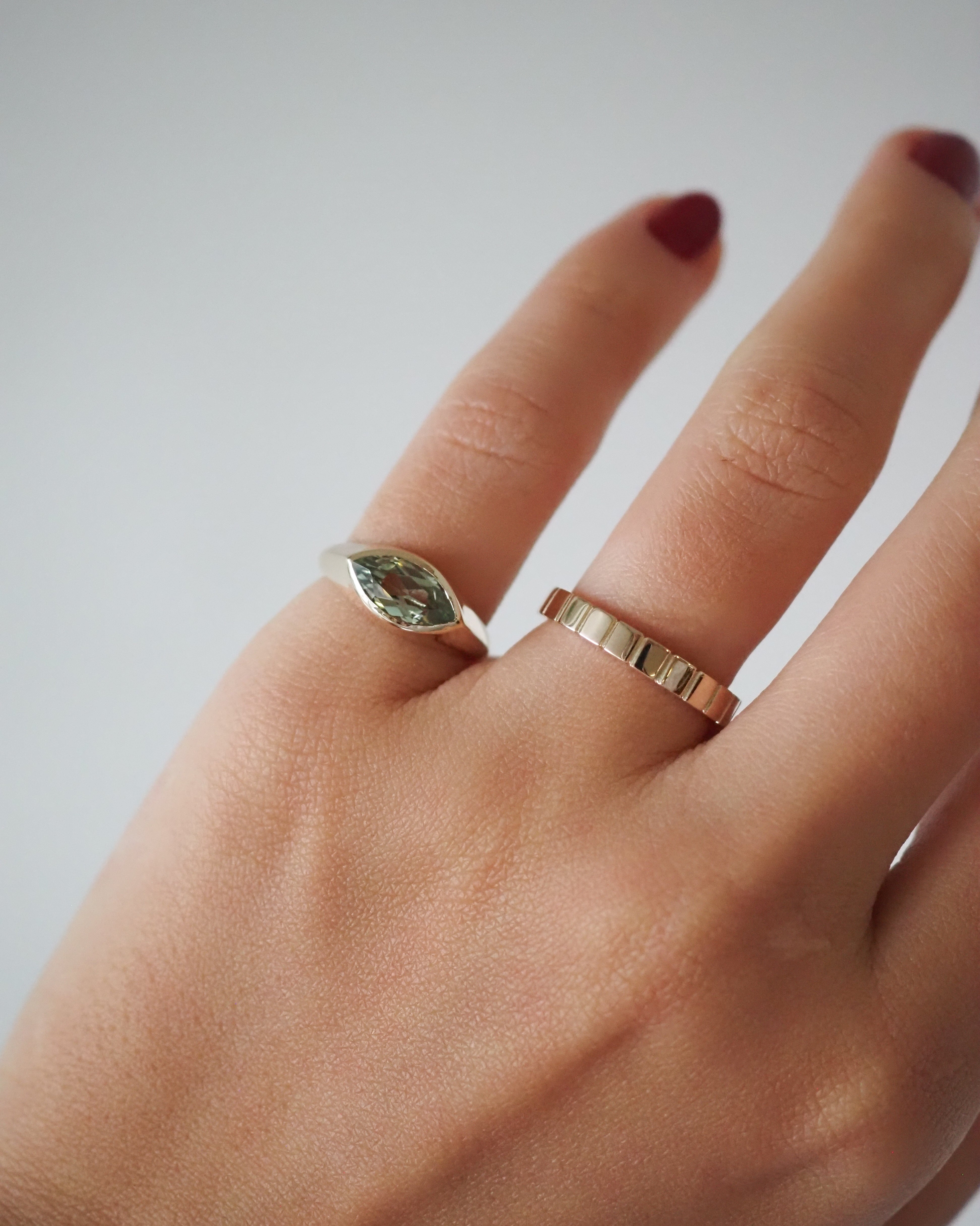 CELINE RING - GREEN SAPPHIRE 10k SOLID GOLD - SIZE 3.75us