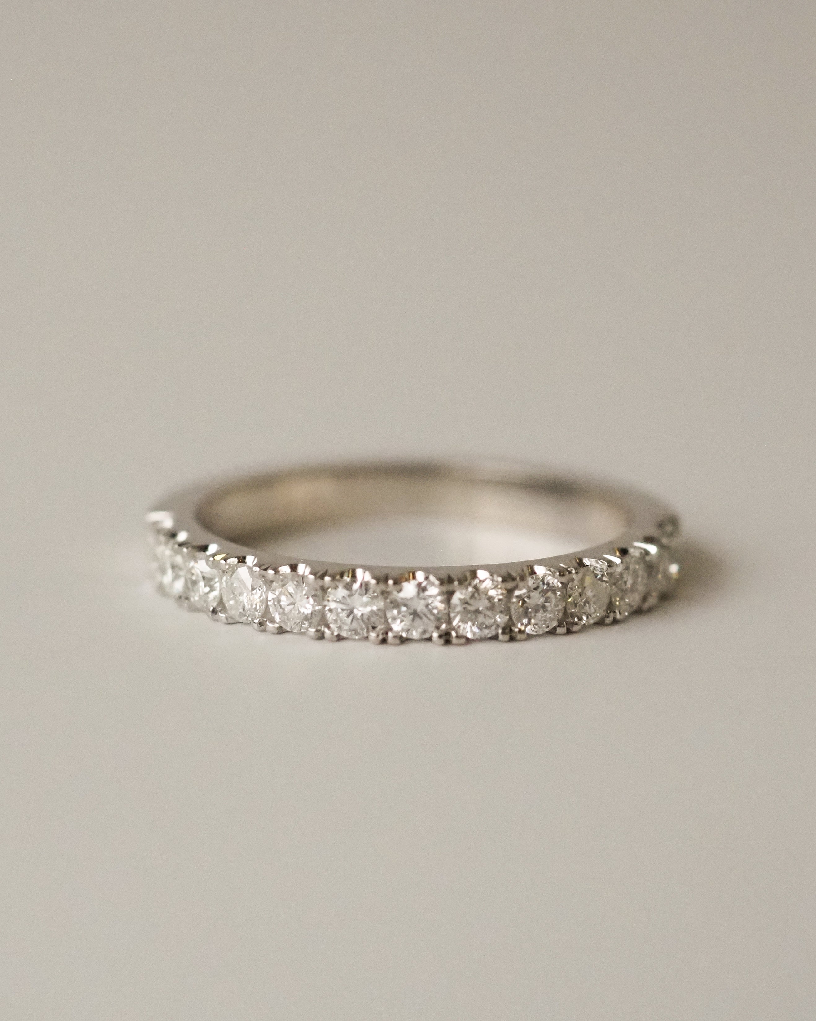 CLASSIC DIAMONDS RING -  FRENCH SETTING - WHITE GOLD
