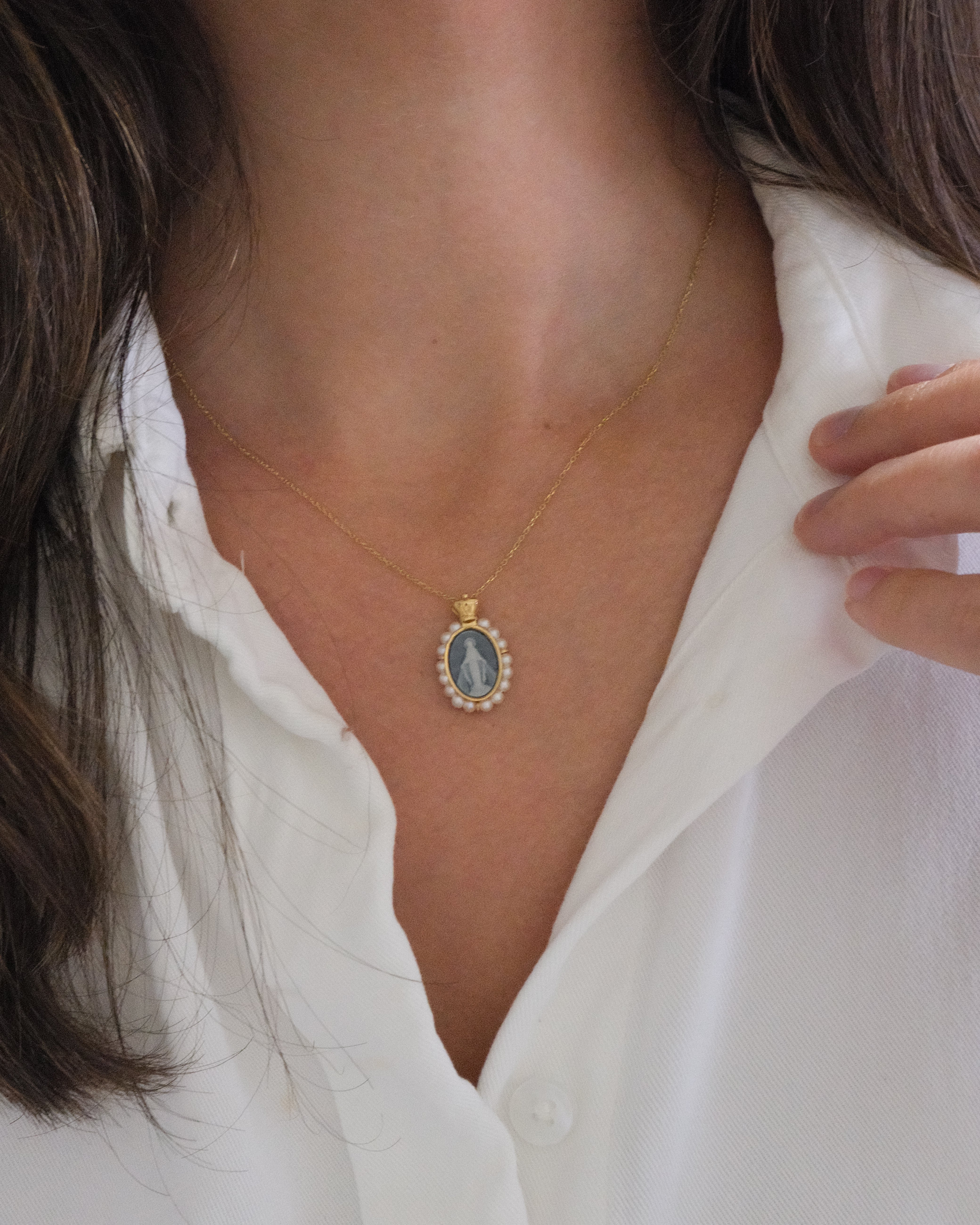 BLUE AGATE AND PEARLS MIRACULOUS NECKLACE