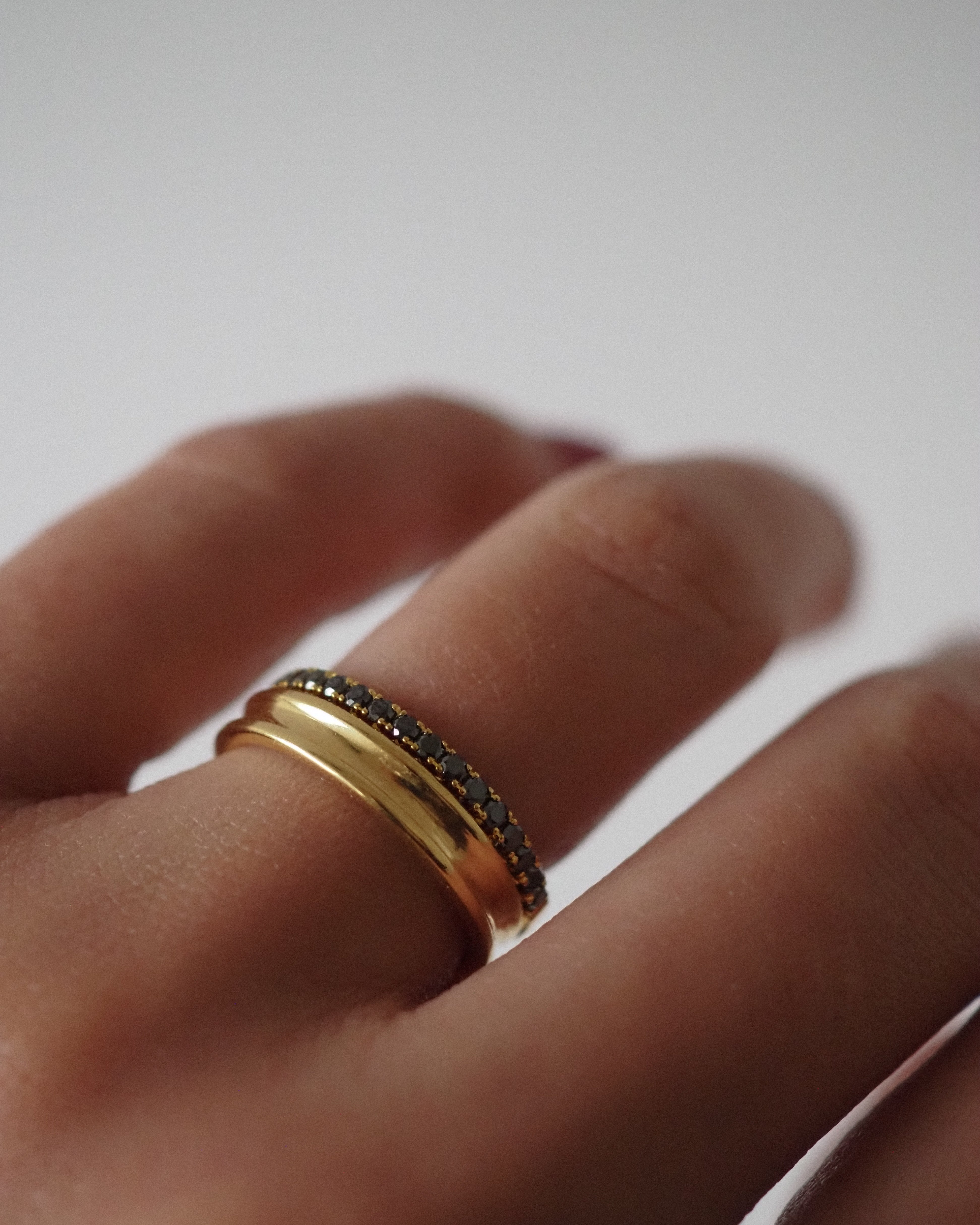 CASTLE RING - BLACK DIAMONDS