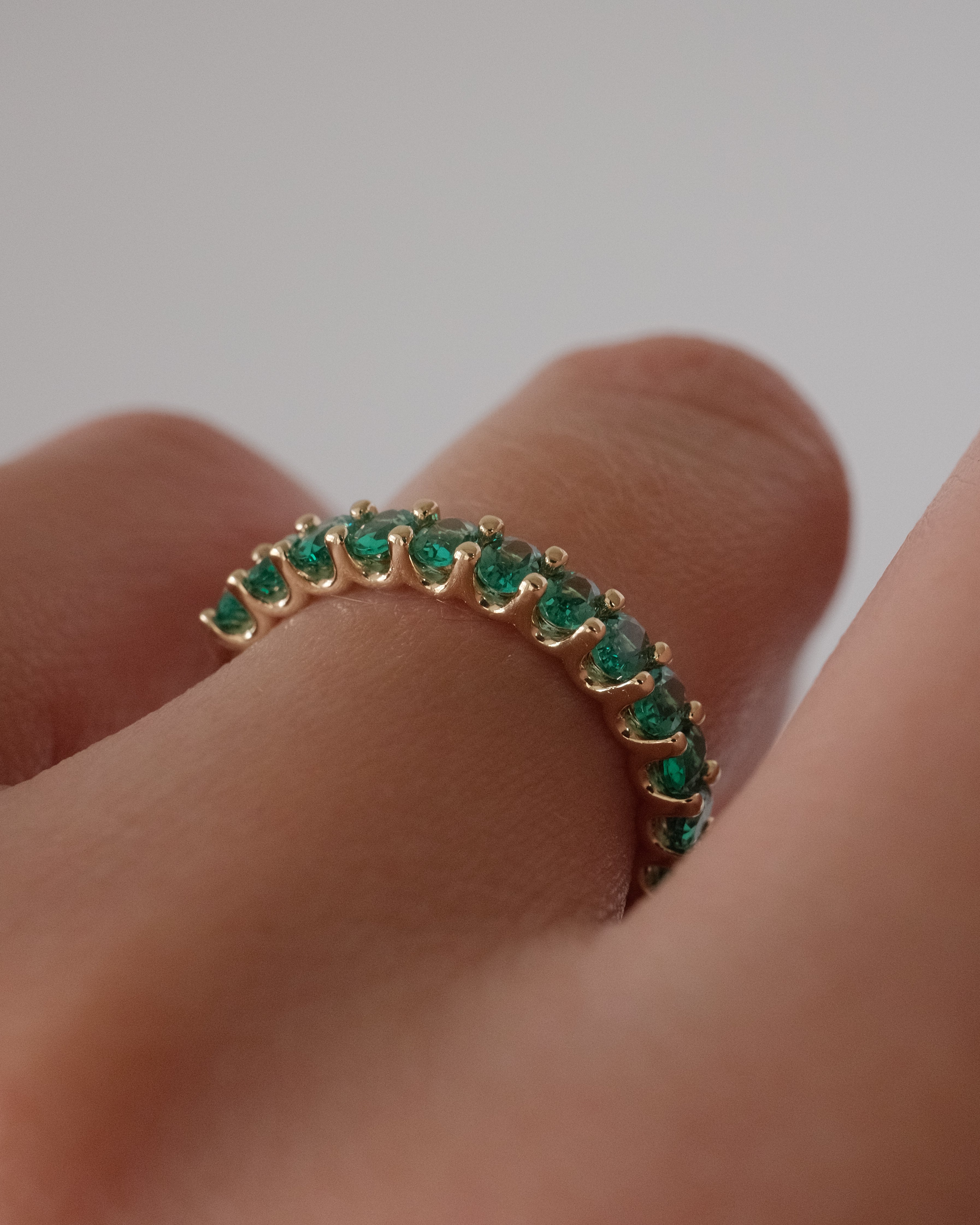 ALINA OVAL EMERALDS BAND