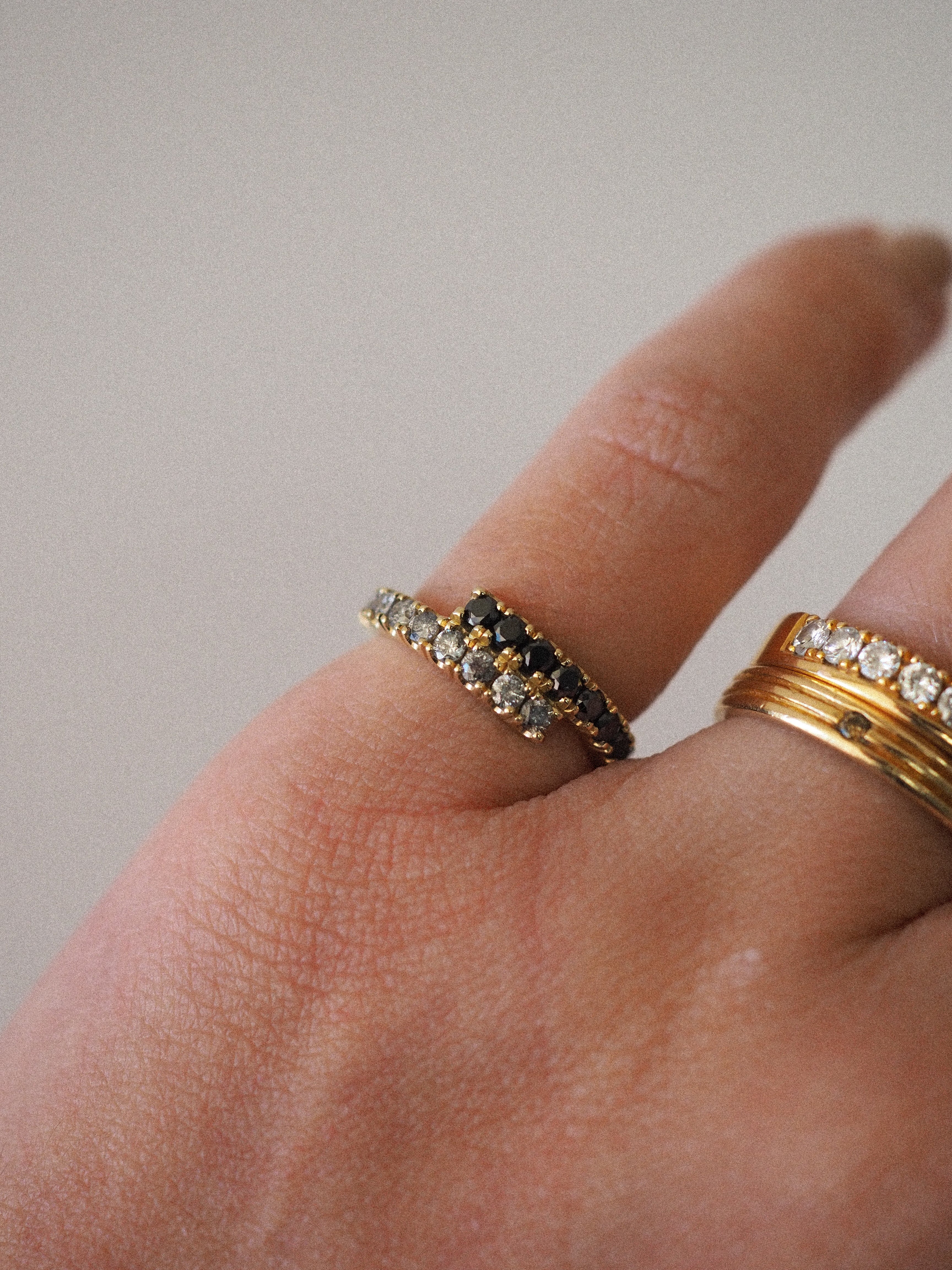 ZAIDA PINKY RING SALT AND PEPPER & BLACK