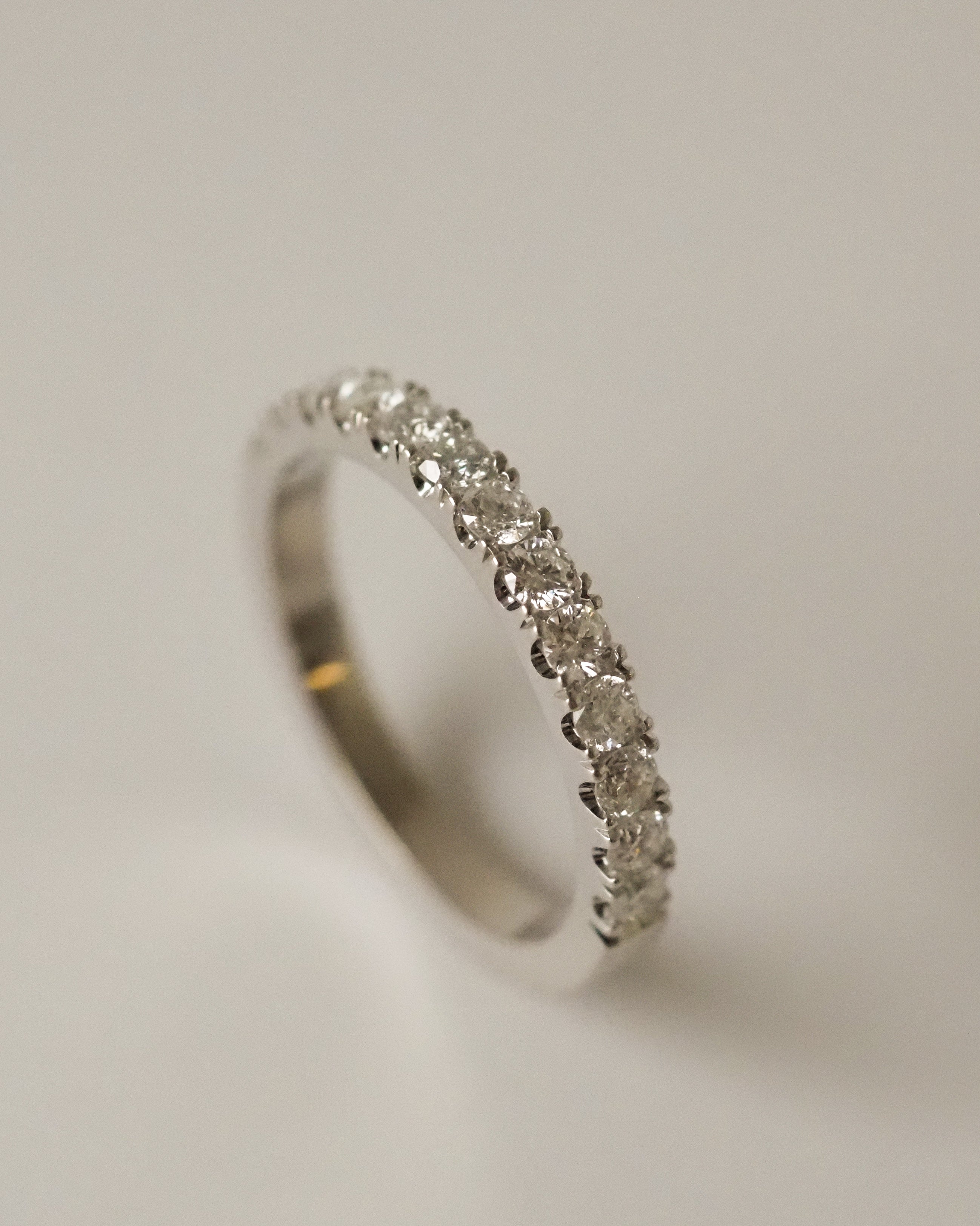 CLASSIC DIAMONDS RING -  FRENCH SETTING - WHITE GOLD