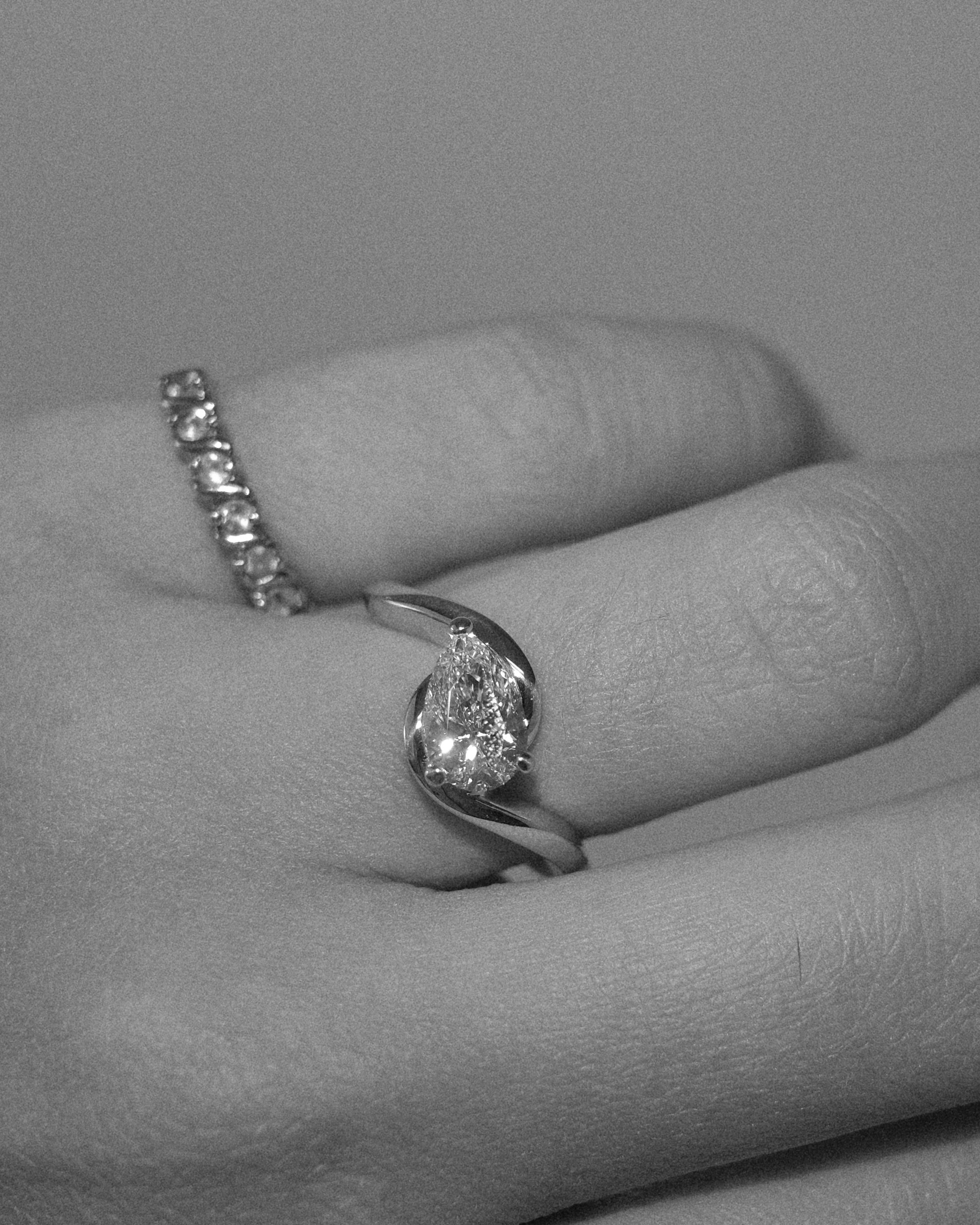 AVA RING