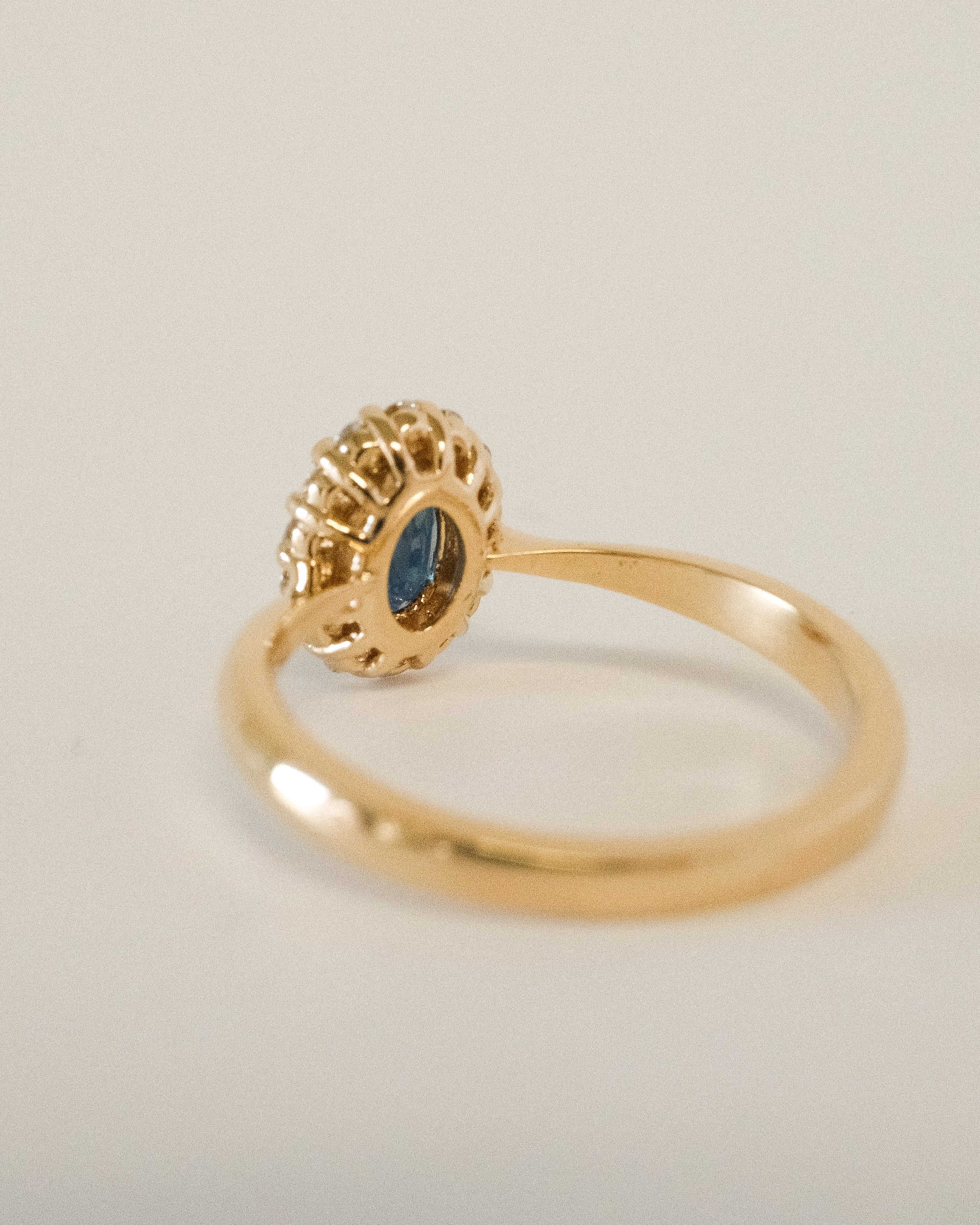 DIANE RING - OVAL SAPPHIRE AND DIAMONDS