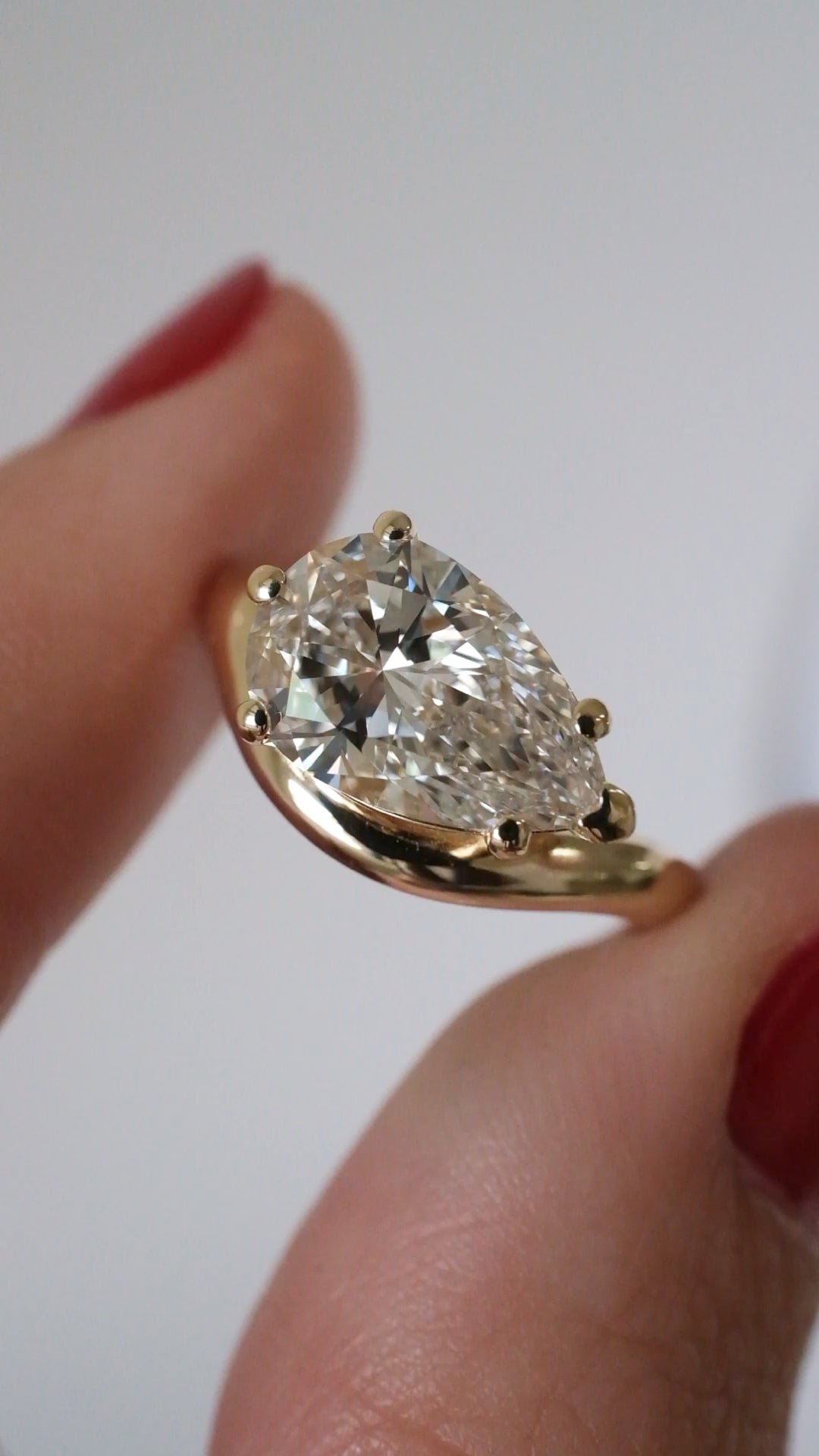STEVIE RING - 2CT DIAMOND