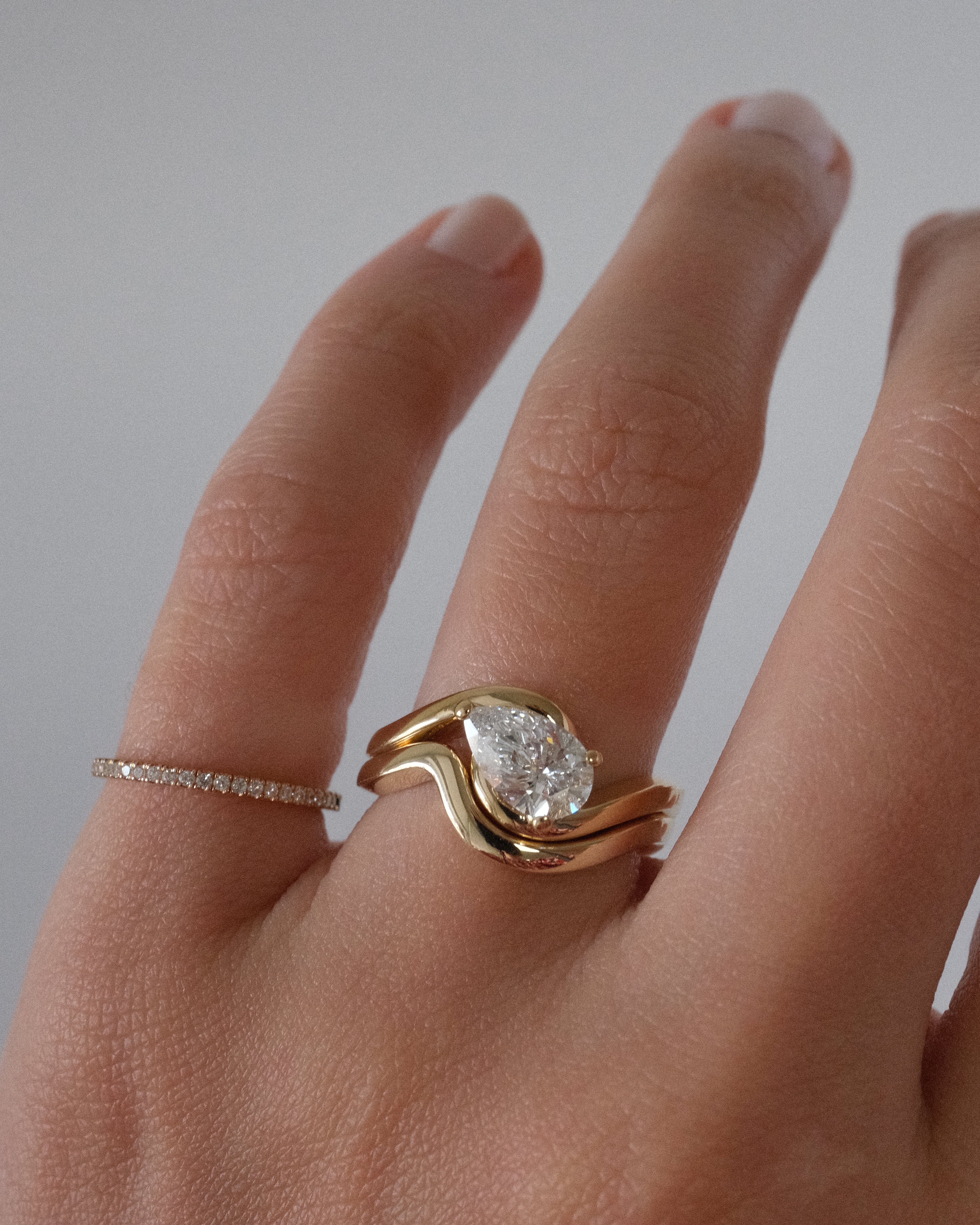 AVA WEDDING BAND