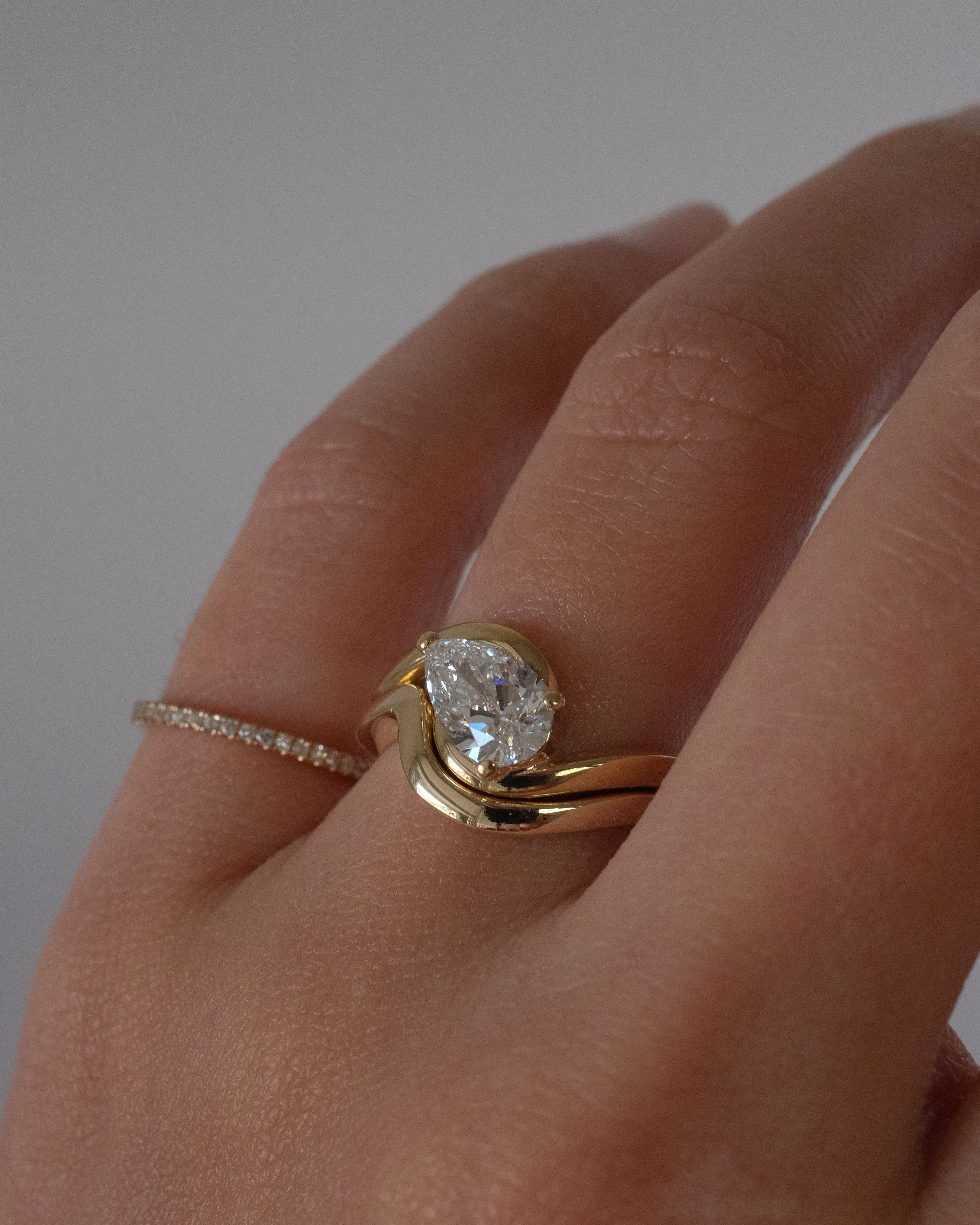 AVA WEDDING BAND