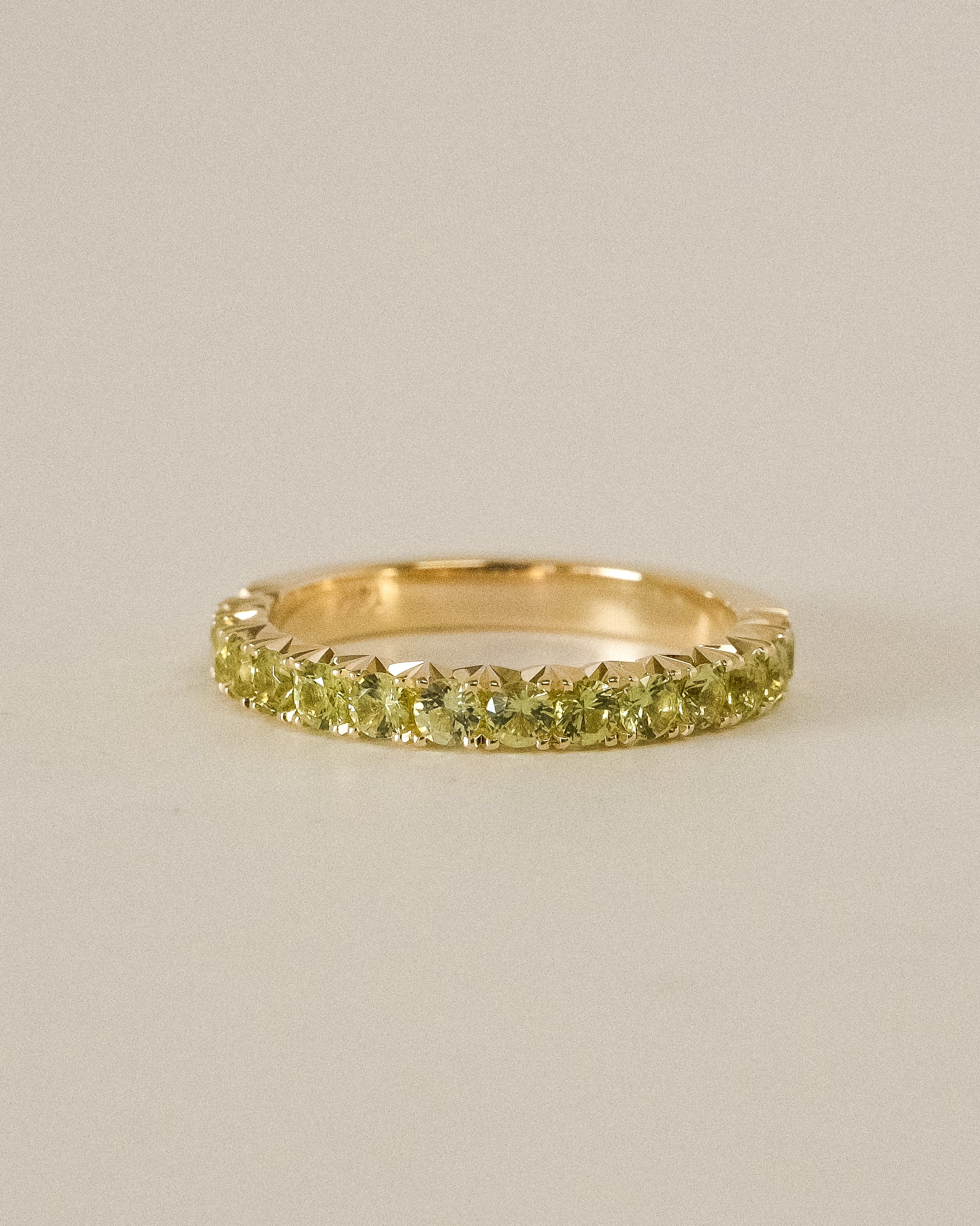 PERIDOTS BAND RING