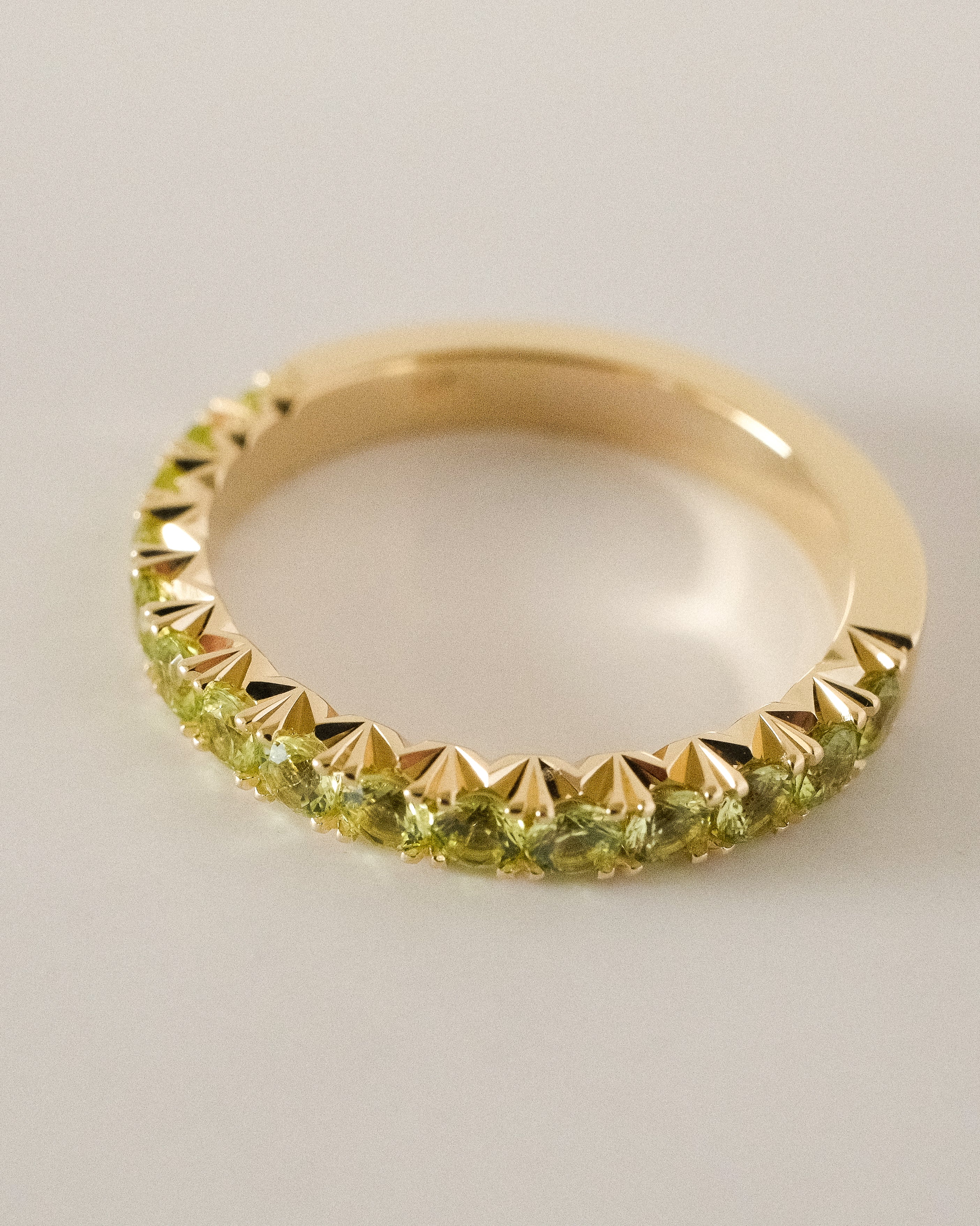 PERIDOTS BAND RING