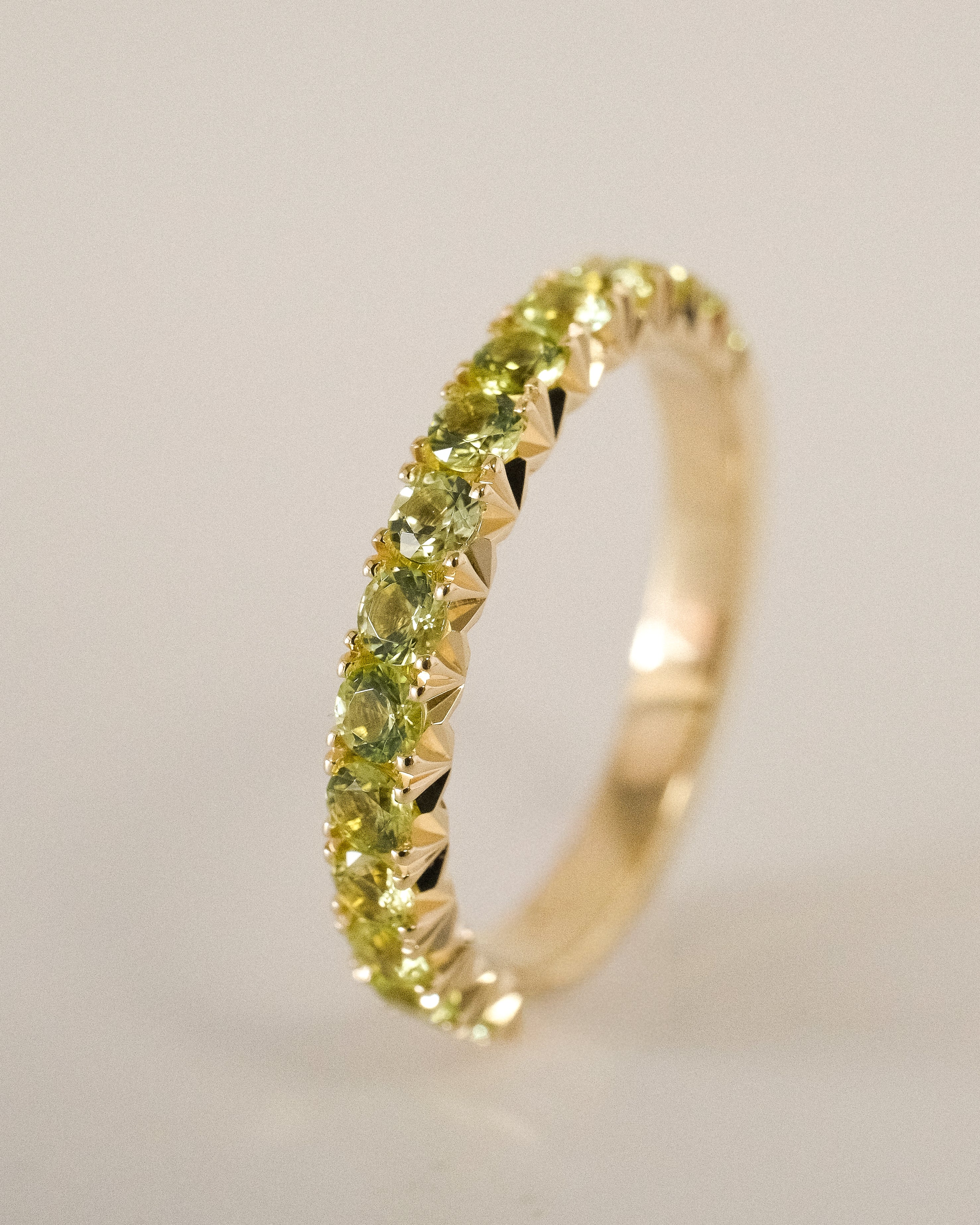 PERIDOTS BAND RING