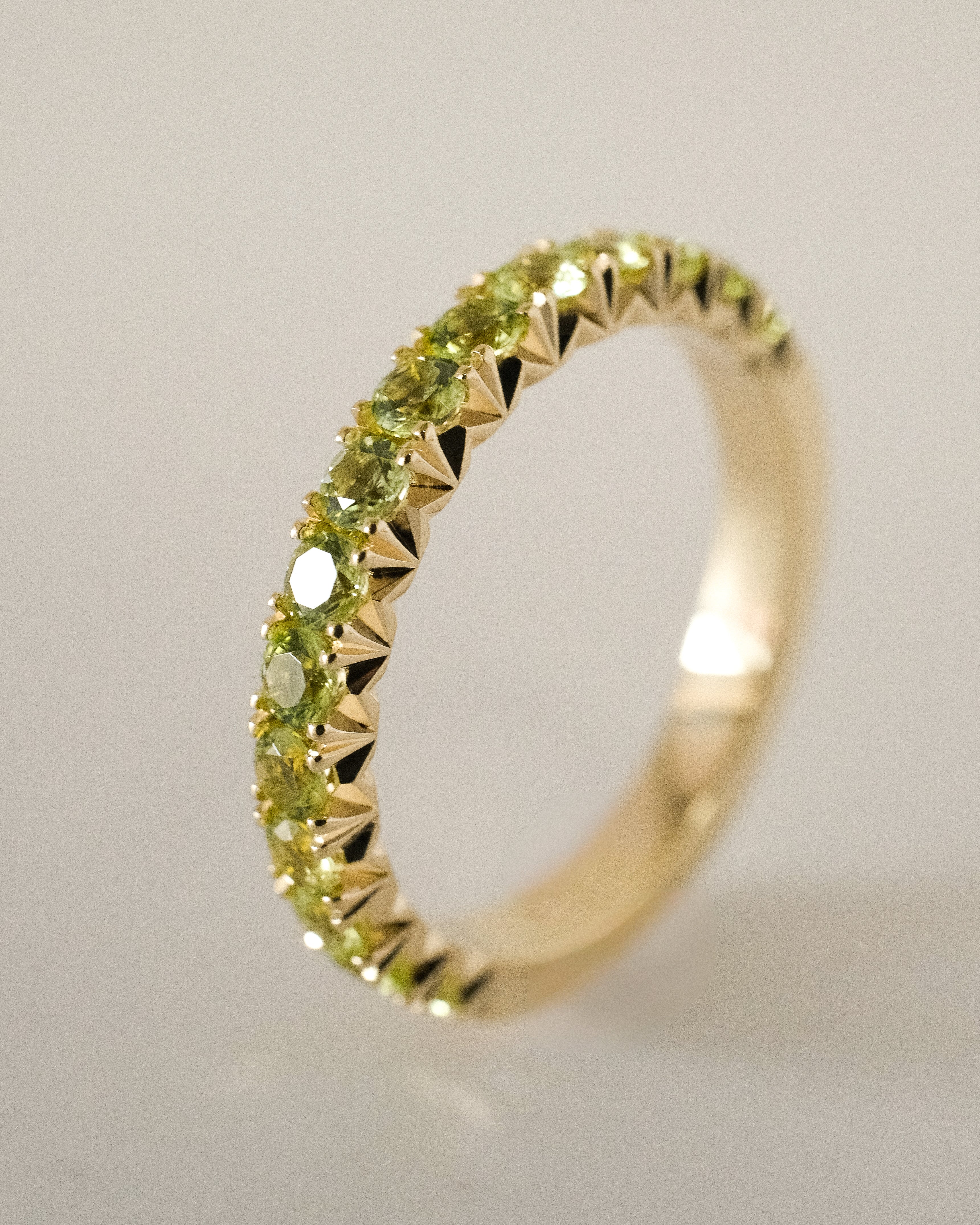 PERIDOTS BAND RING