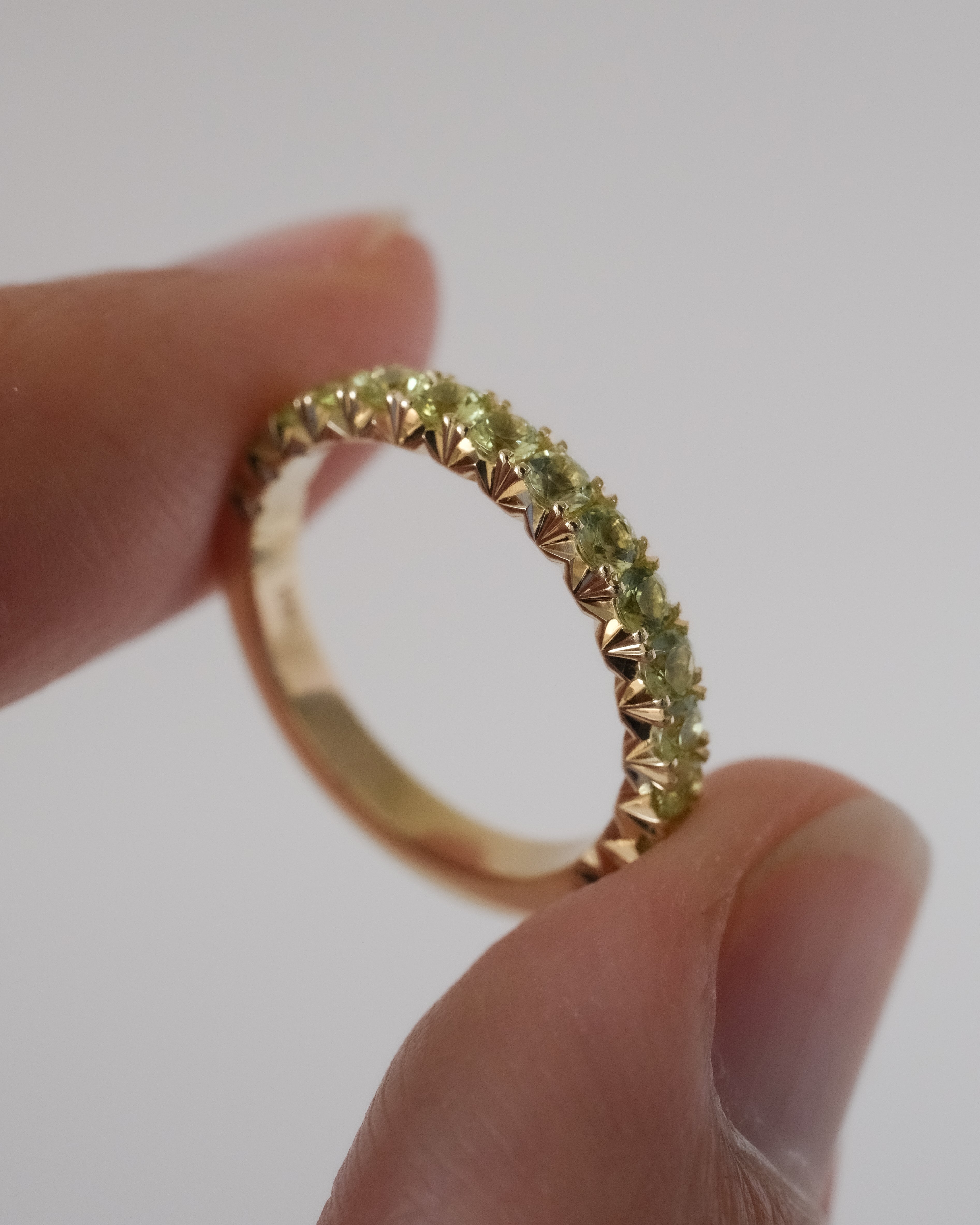 PERIDOTS BAND RING
