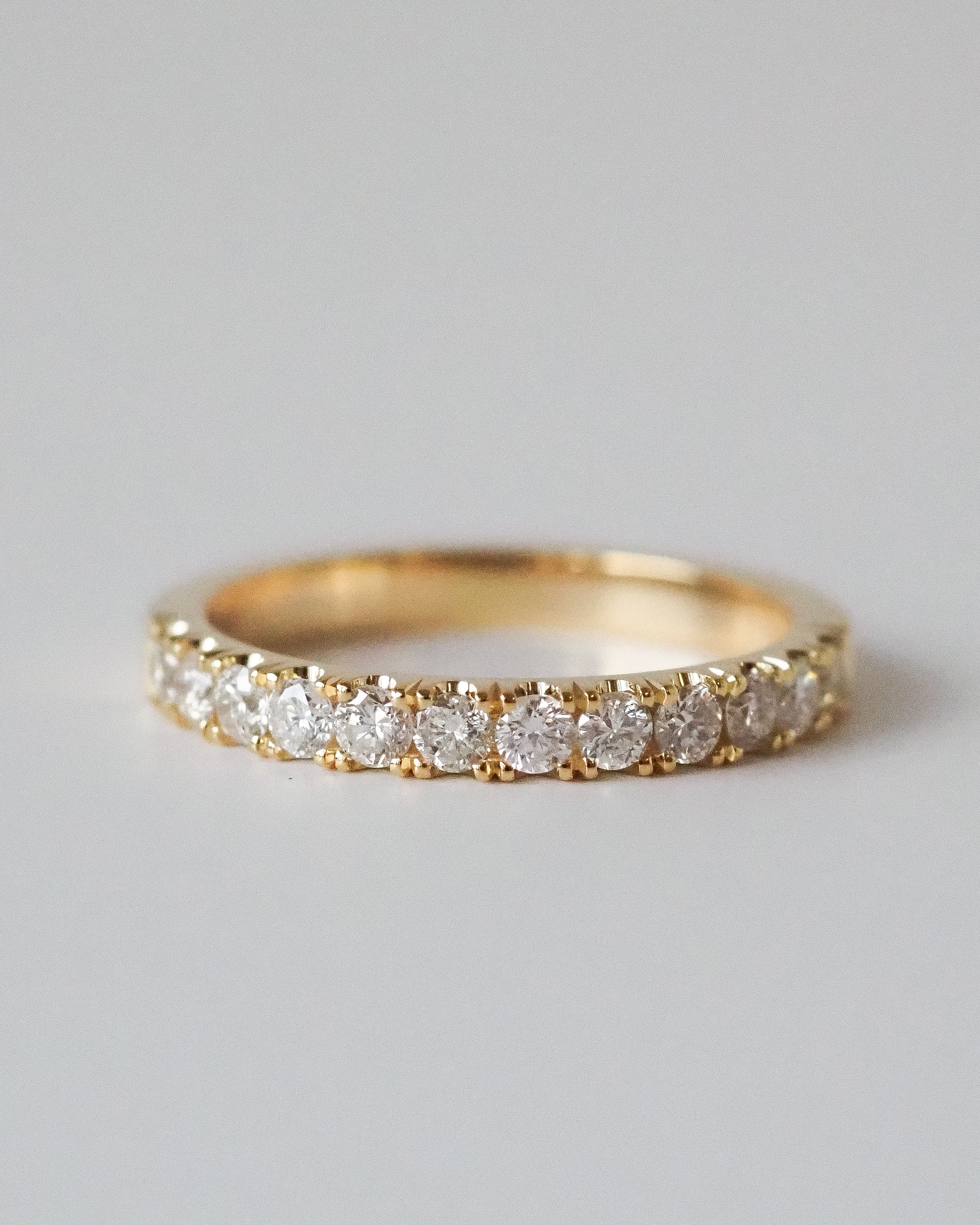 CLASSIC DIAMONDS RING - FRENCH SETTING