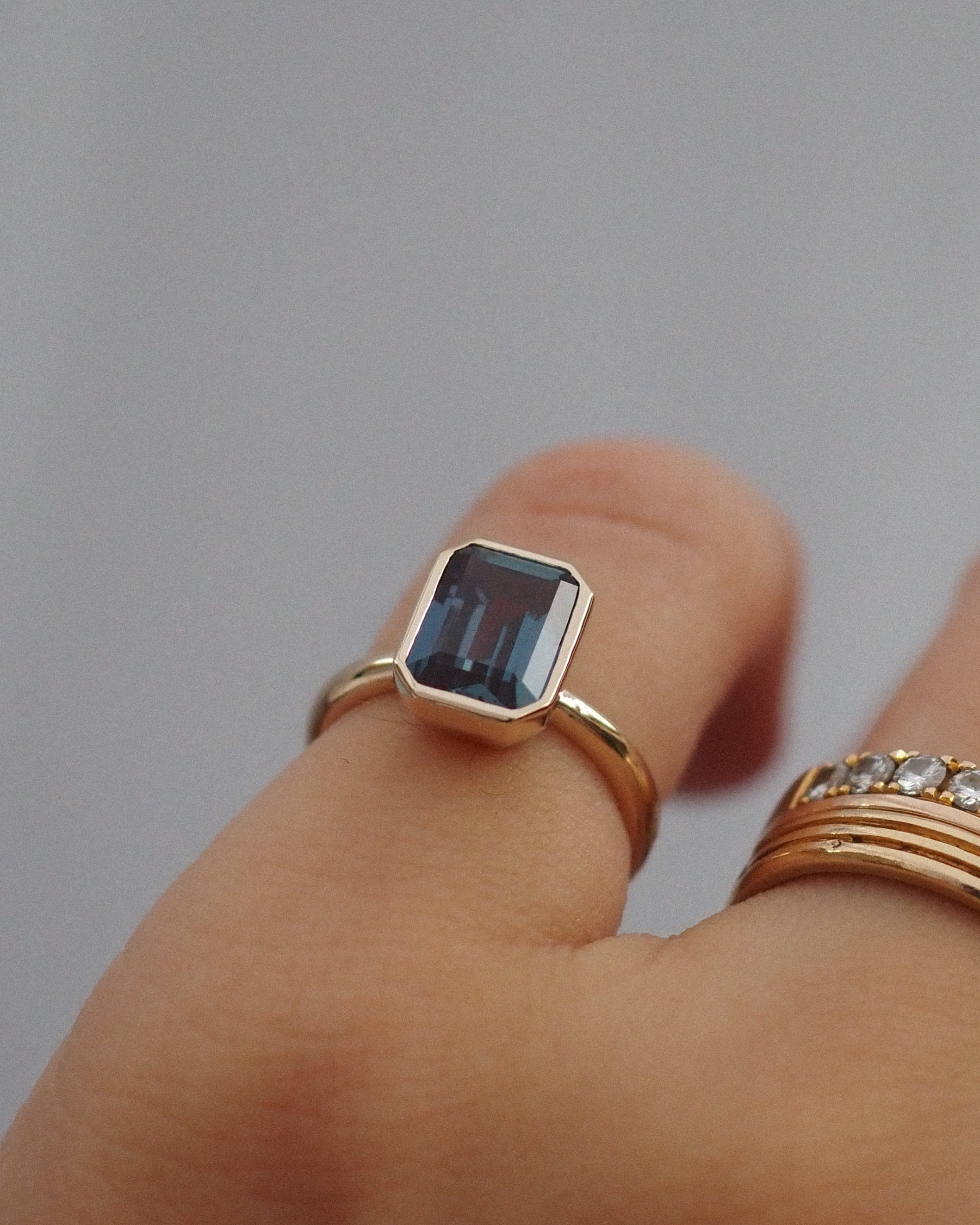 ALEXANDRITE PINKY RING