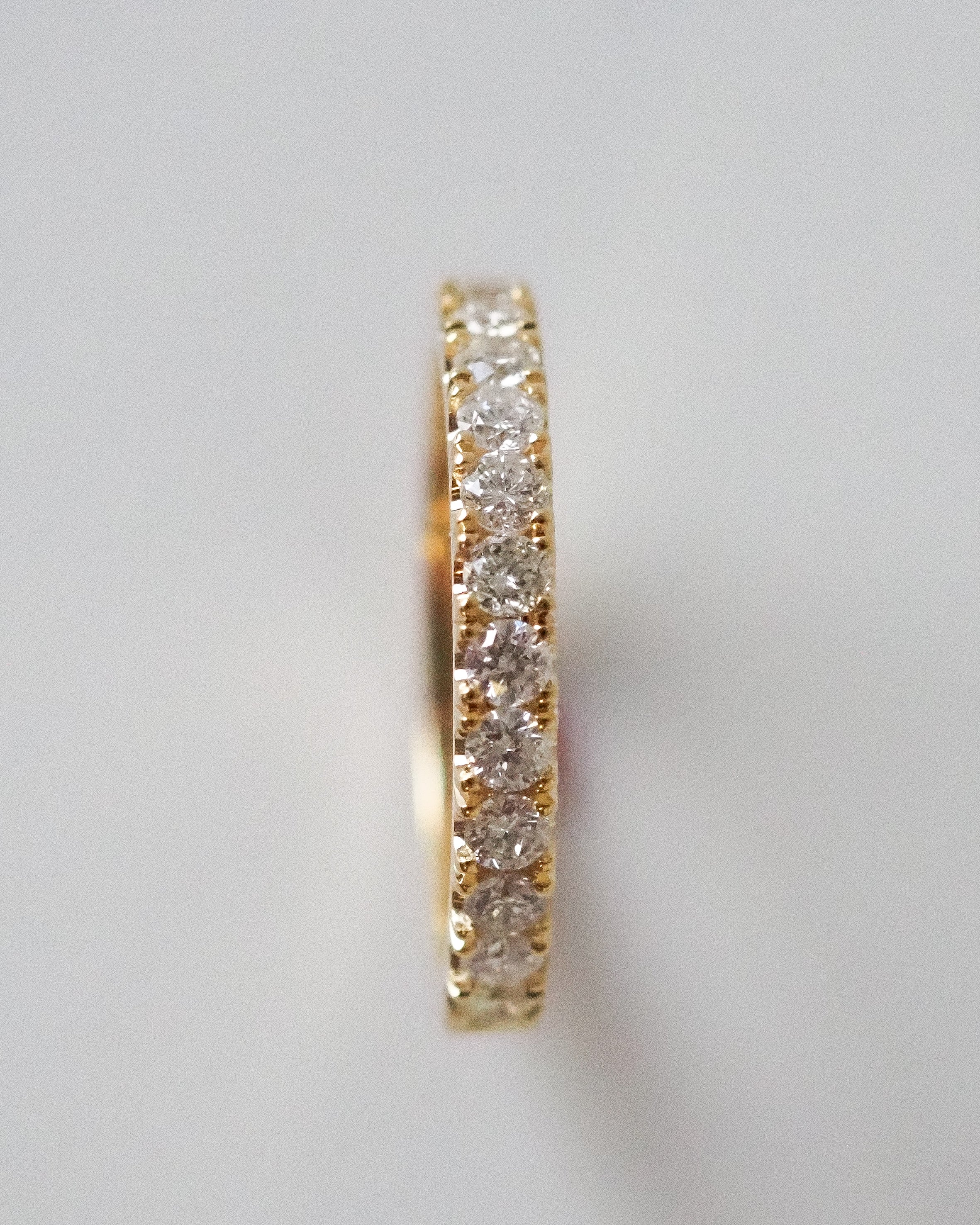 CLASSIC DIAMONDS RING - FRENCH SETTING
