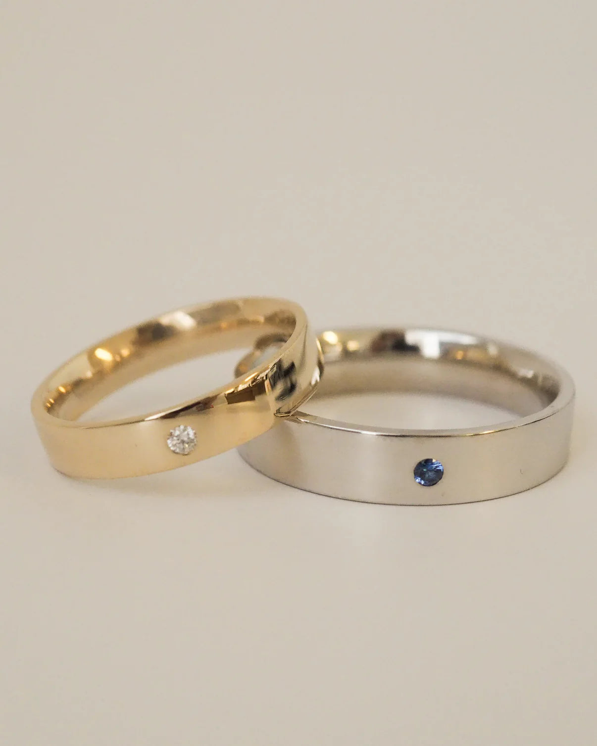 DIAMOND AND SAPPHIRE FLUSH SETTING
