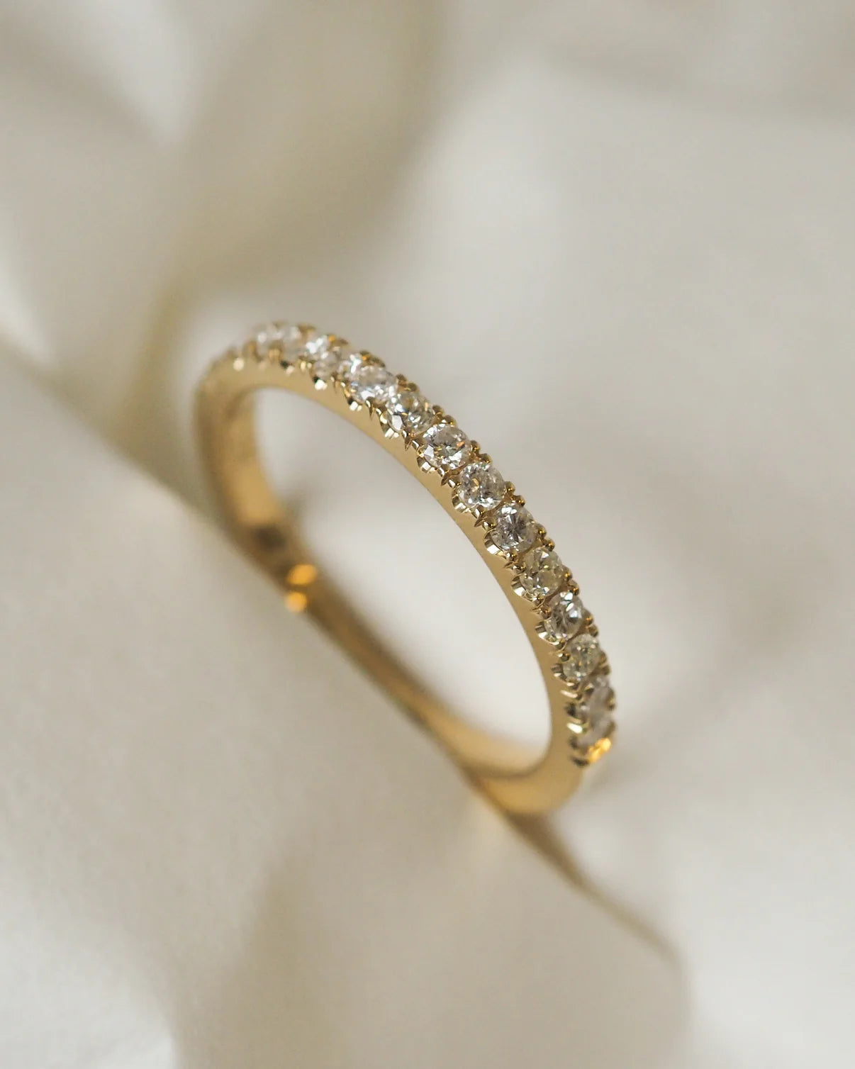CLASSIC DIAMONDS RING - FRENCH SETTING