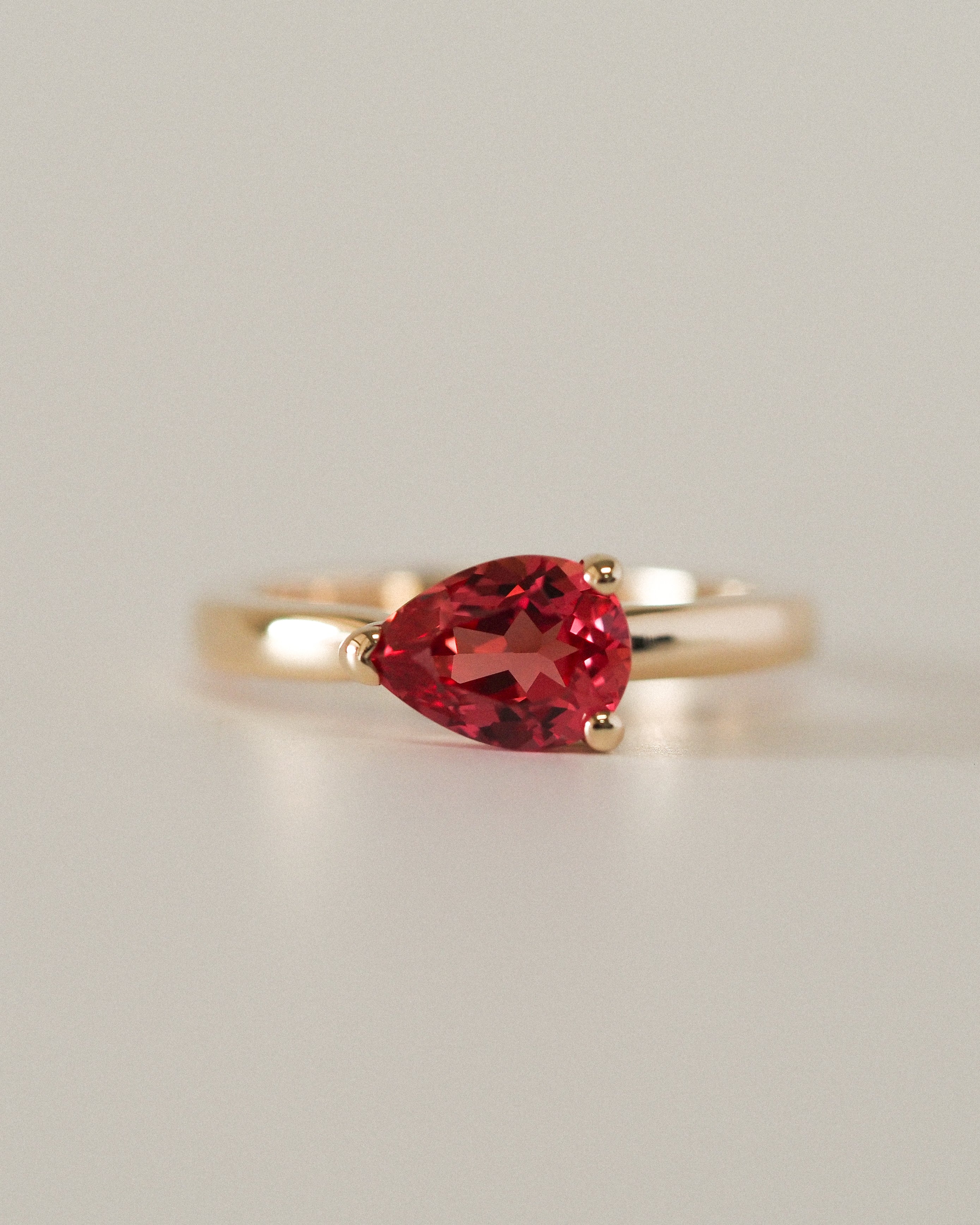 PADPARADSCHA SAPPHIRE RING