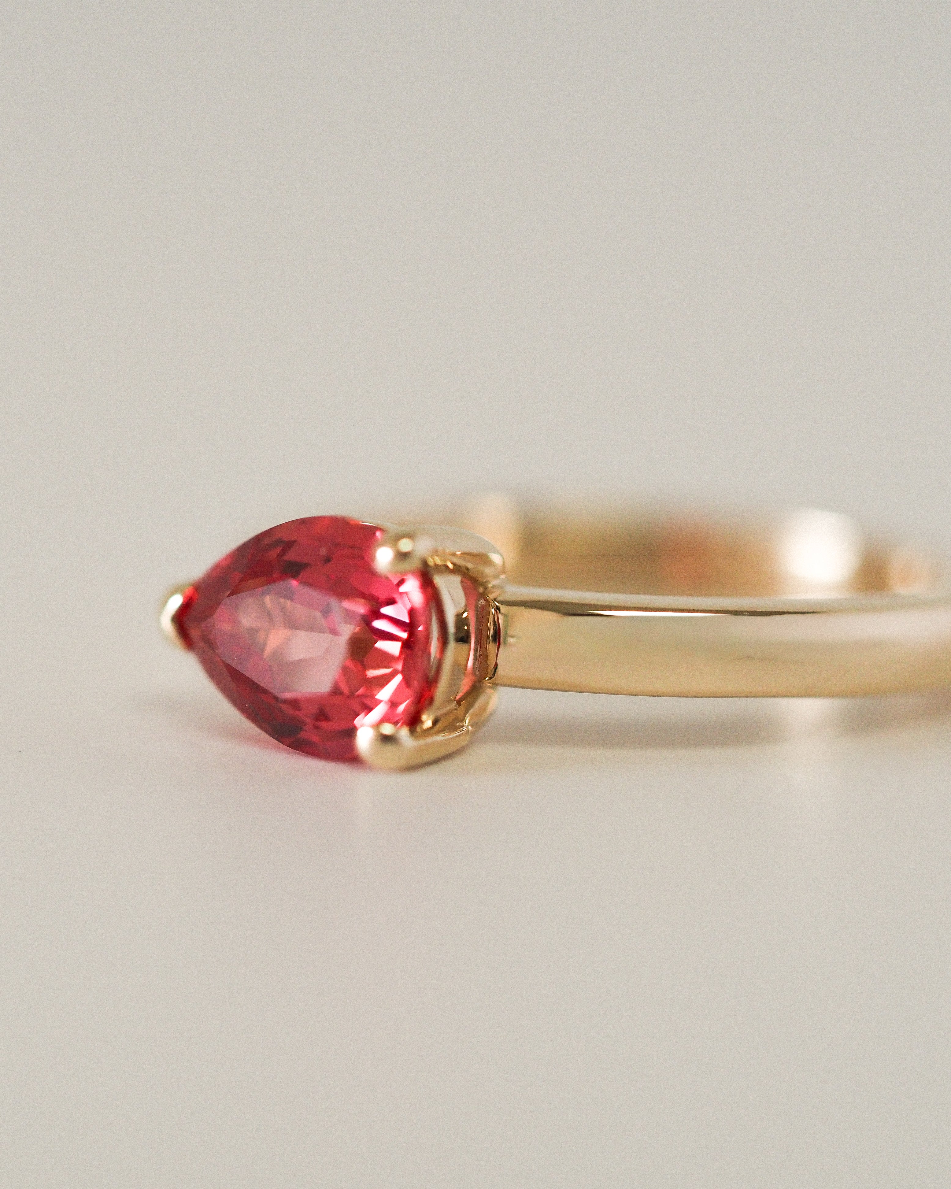 PADPARADSCHA SAPPHIRE RING