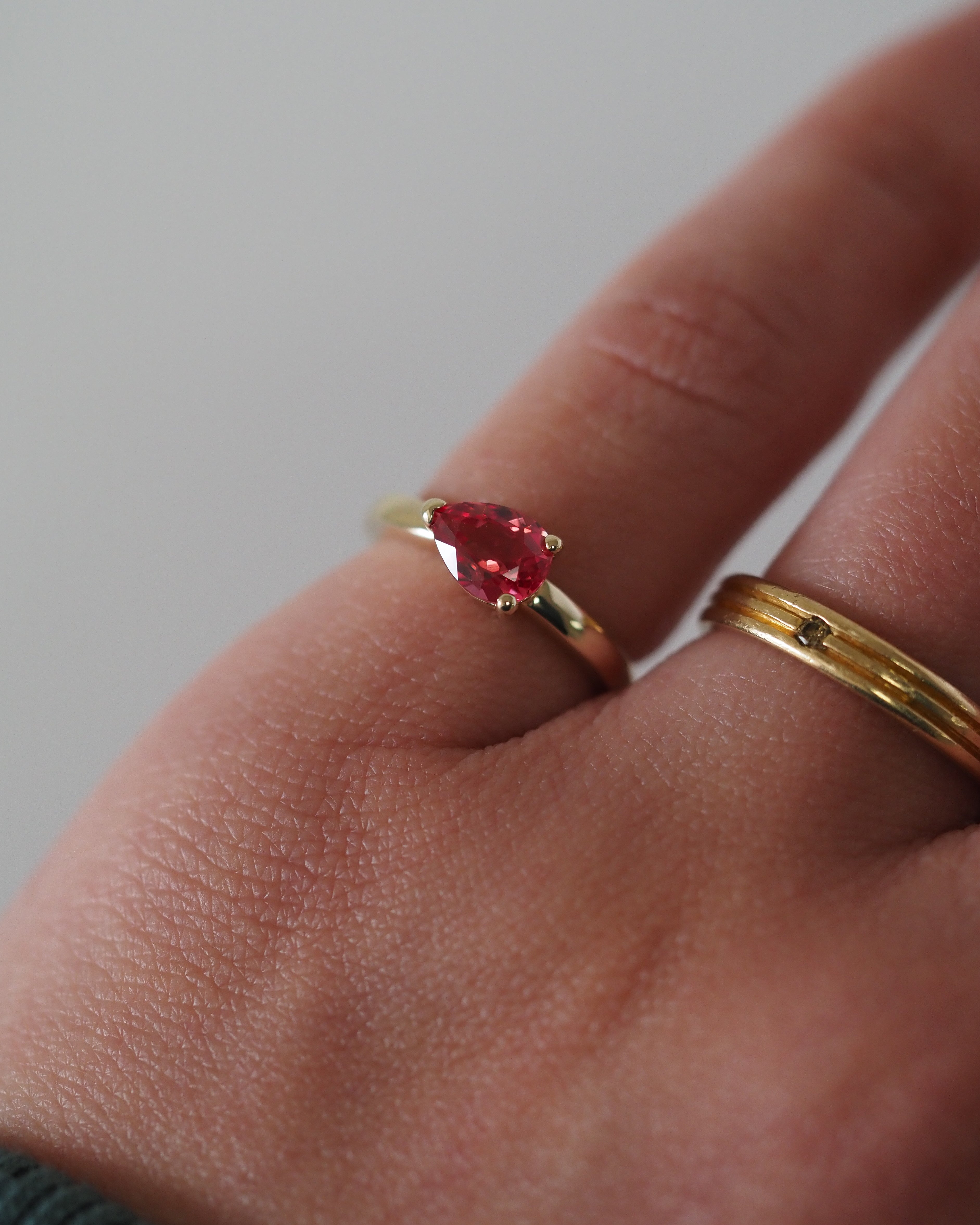 PADPARADSCHA SAPPHIRE RING
