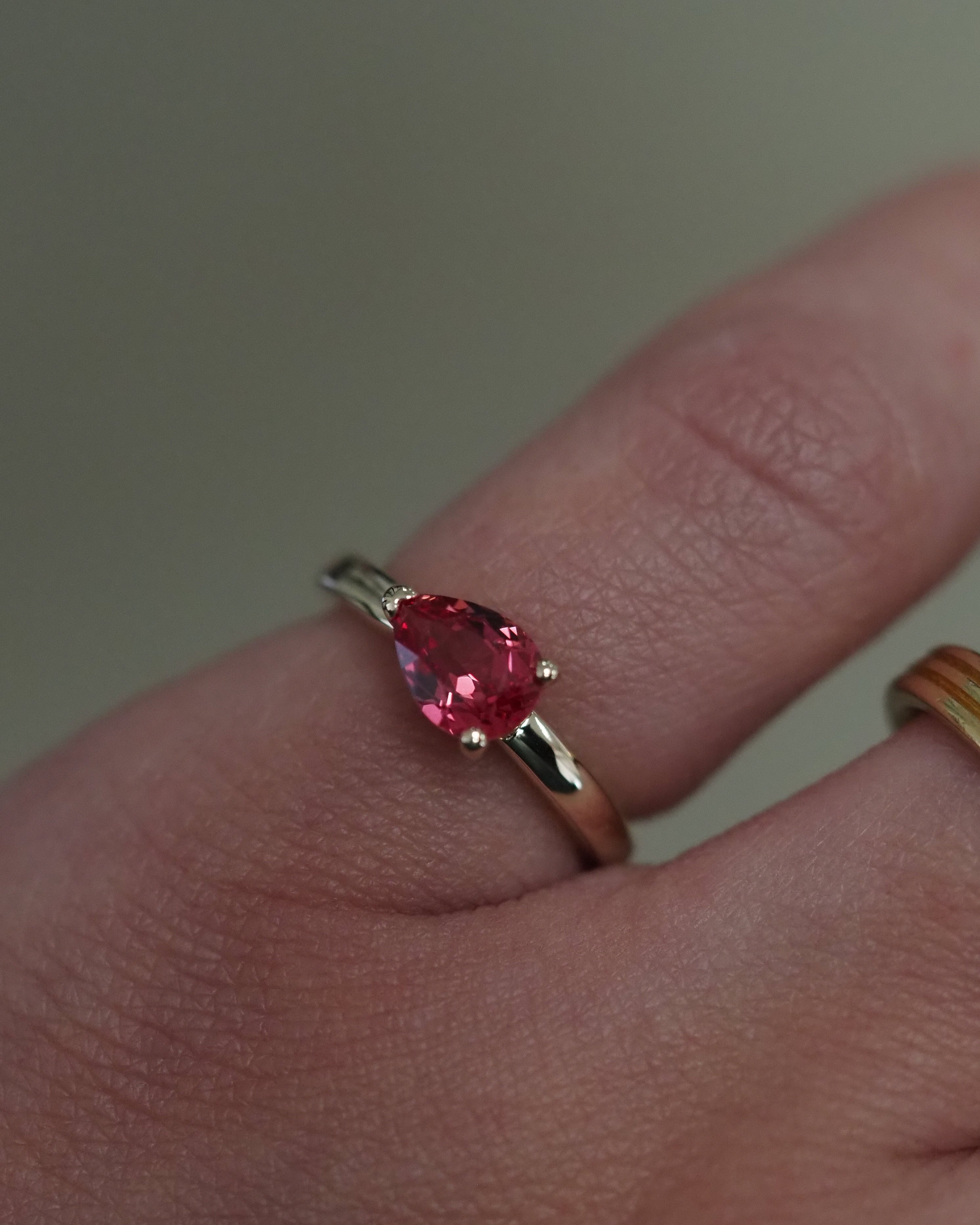 PADPARADSCHA SAPPHIRE RING