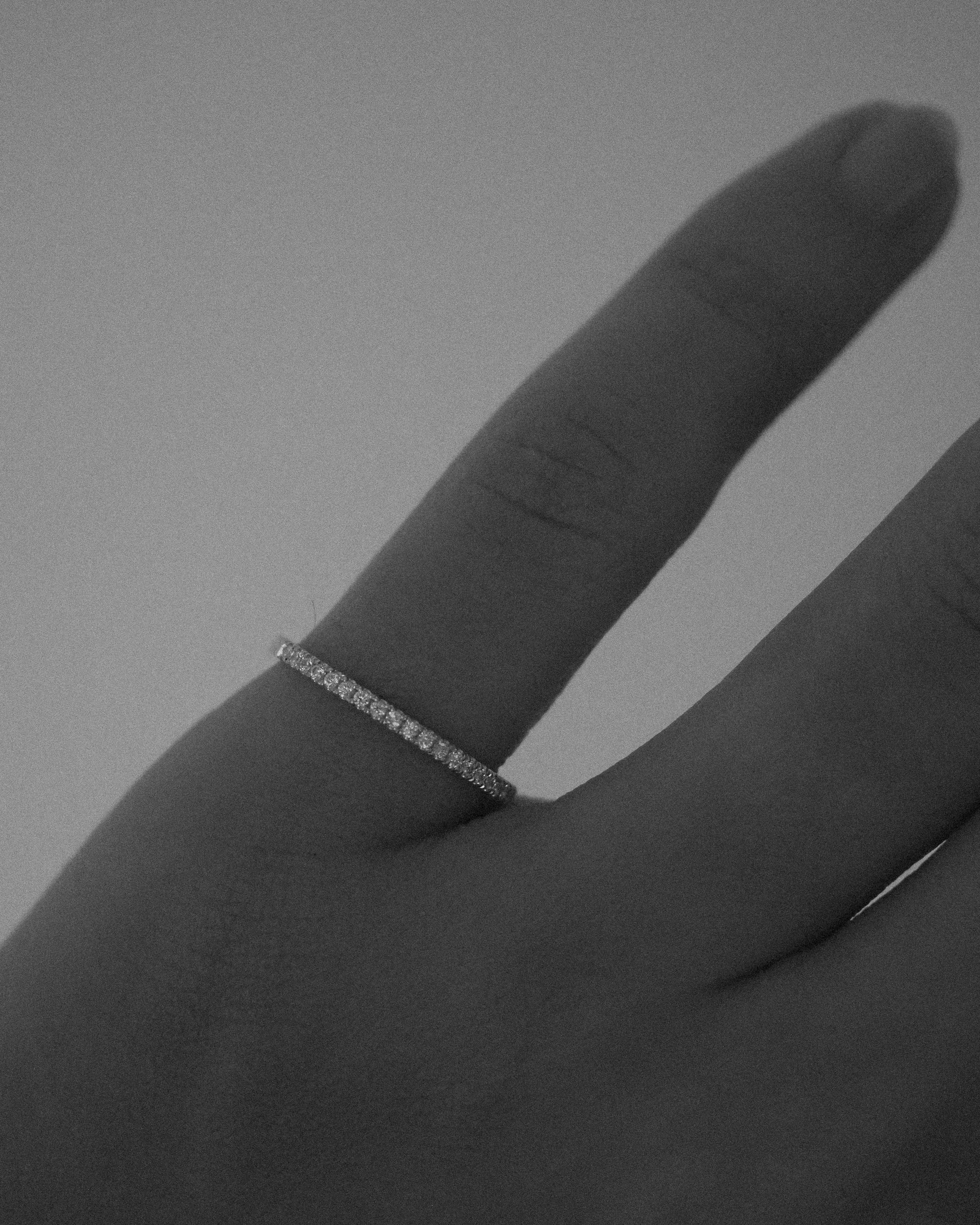 CLASSIC DIAMONDS RING - FRENCH SETTING