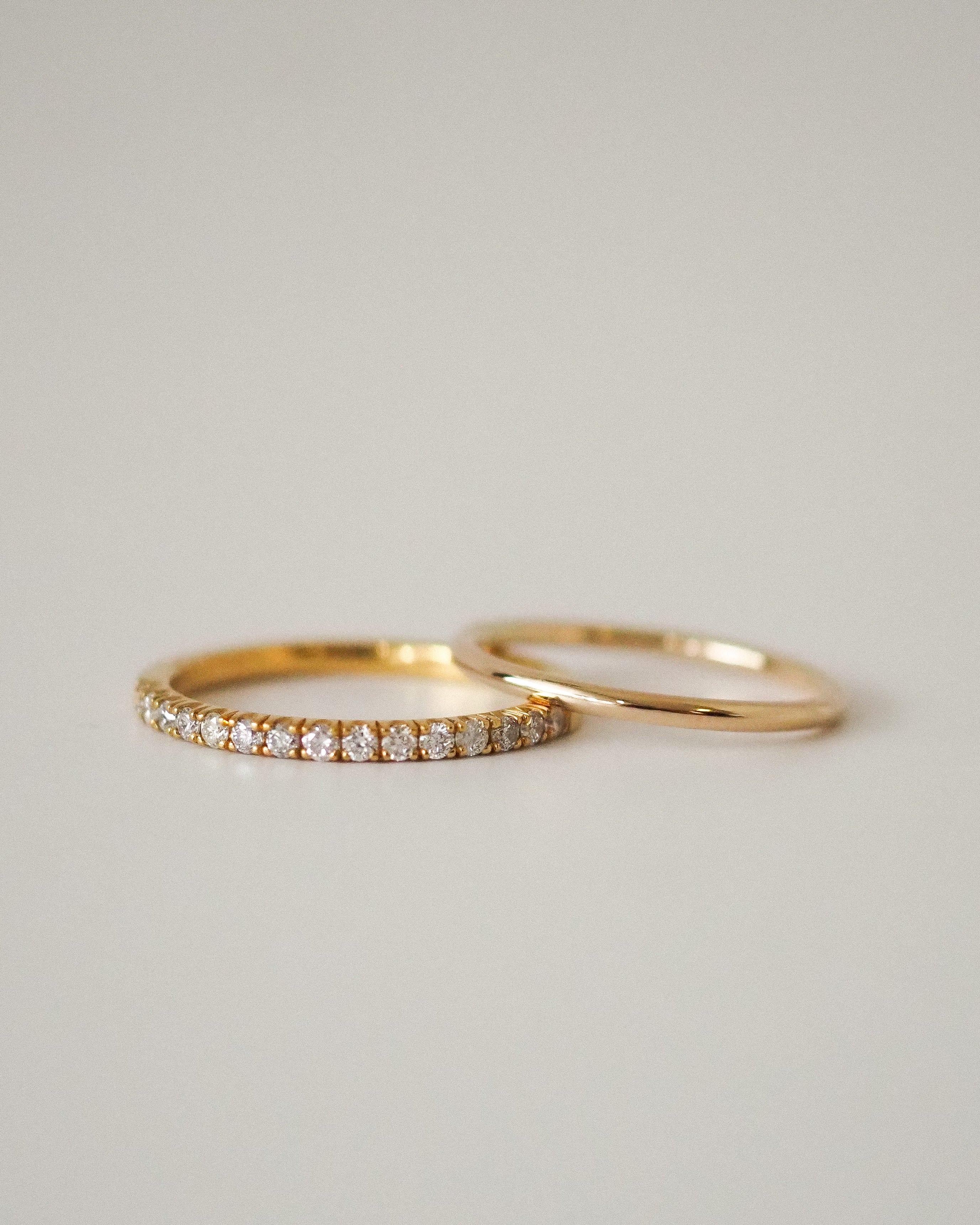 CLASSIC DIAMONDS RING - FRENCH SETTING