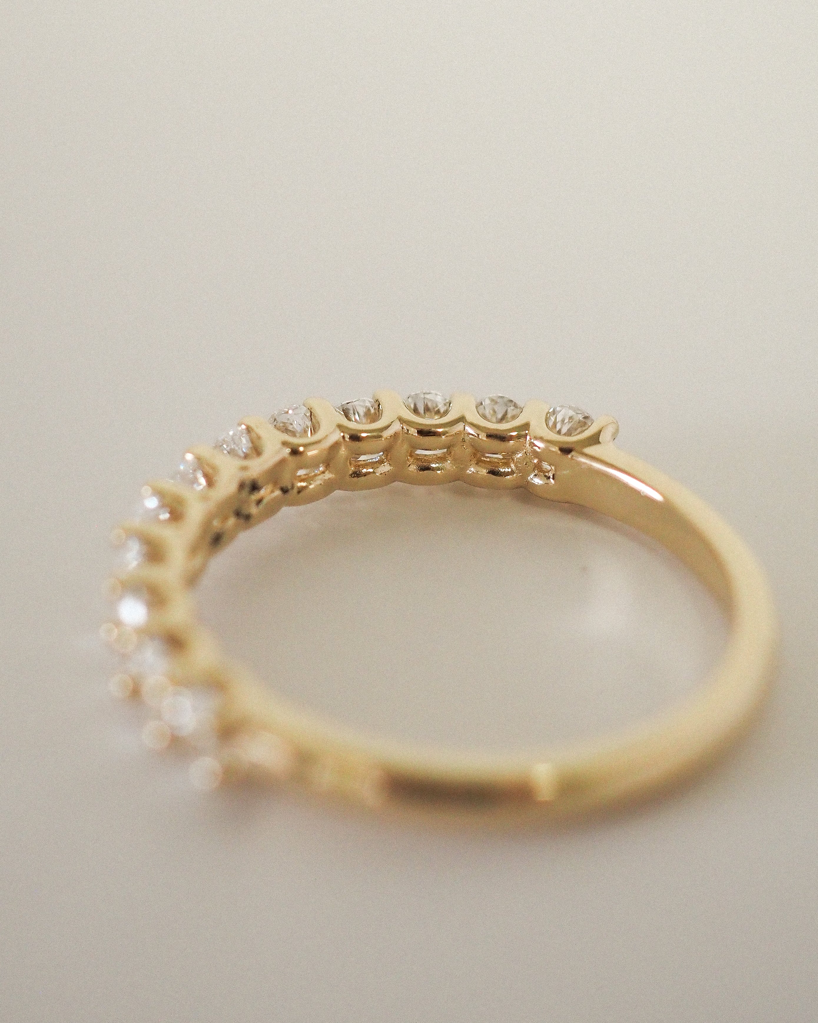 ALINA OVAL DIAMONDS BAND