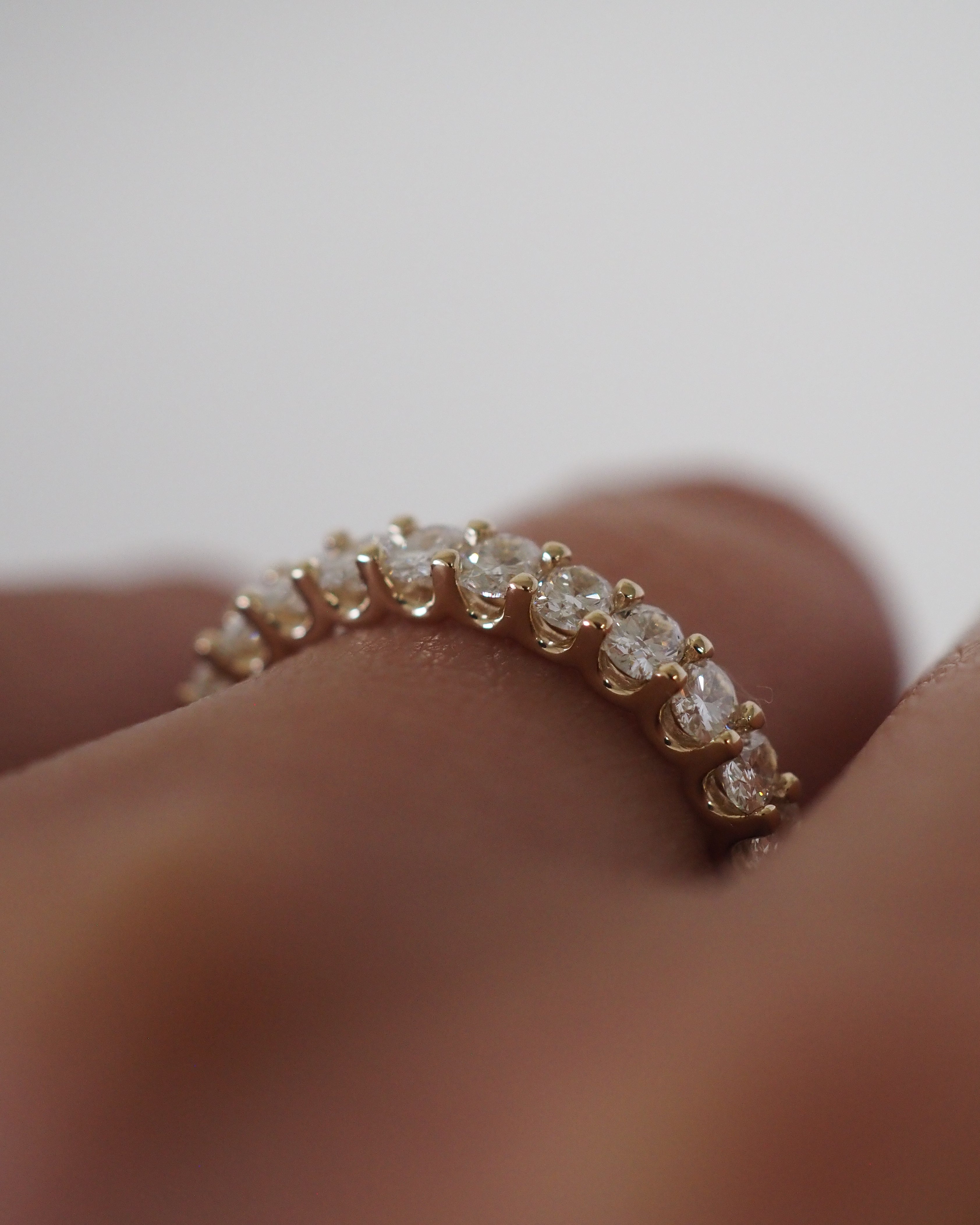 ALINA OVAL DIAMONDS BAND