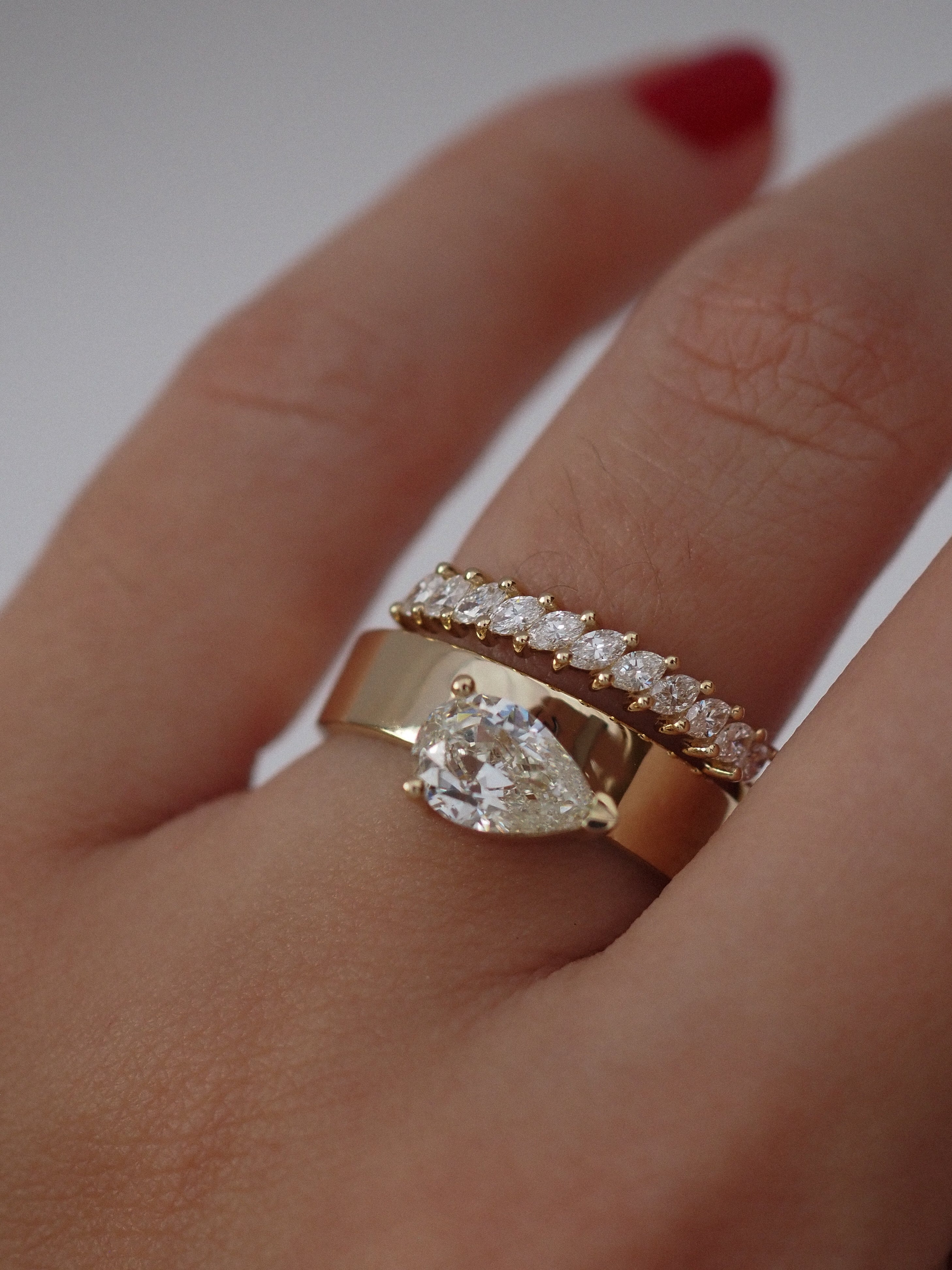 MARQUISE BAND RING