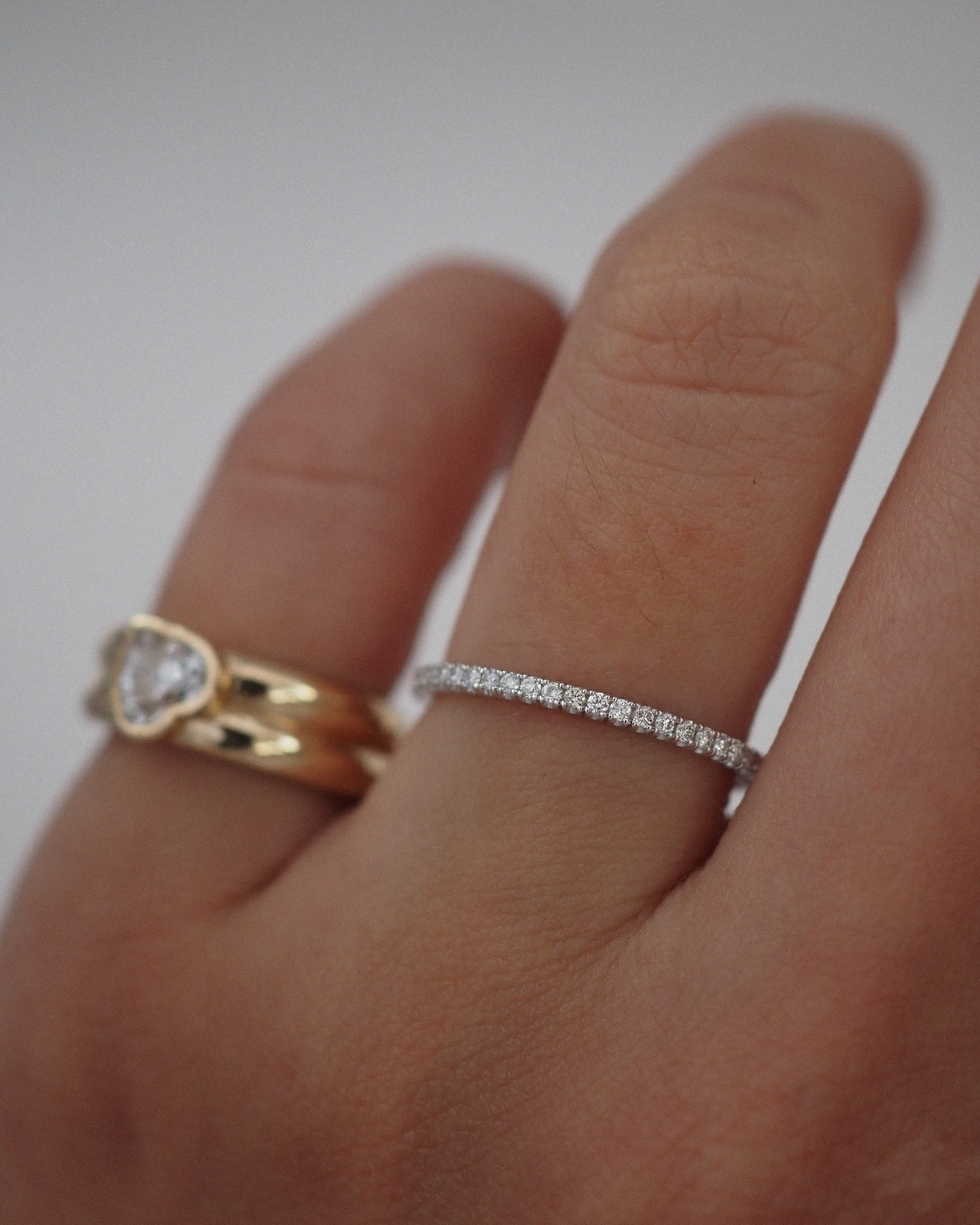 CLASSIC DIAMONDS RING -  FRENCH SETTING - WHITE GOLD