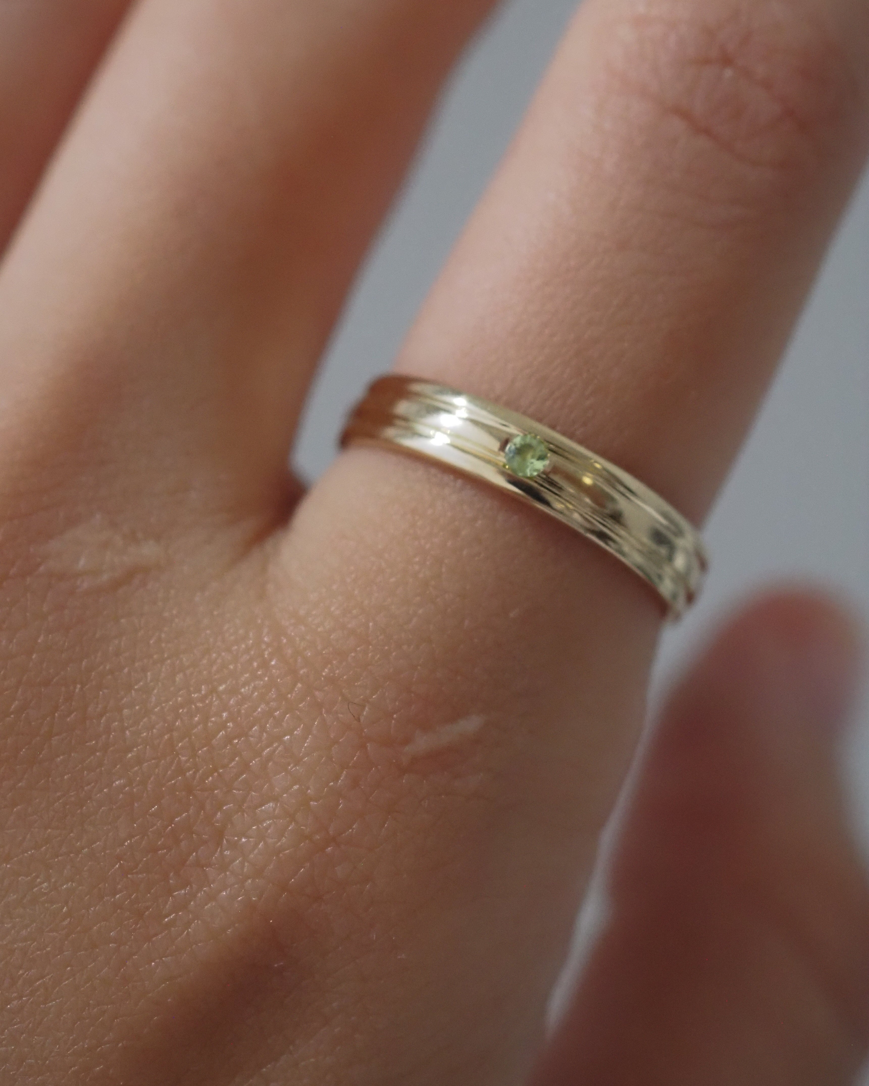 2017 RING WITH PERIDOT