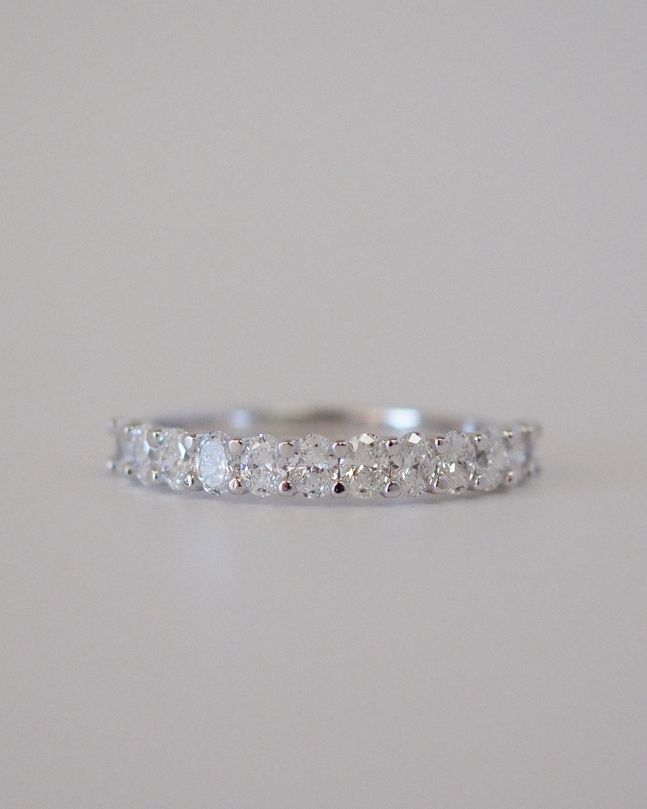 ALINA OVAL DIAMONDS BAND