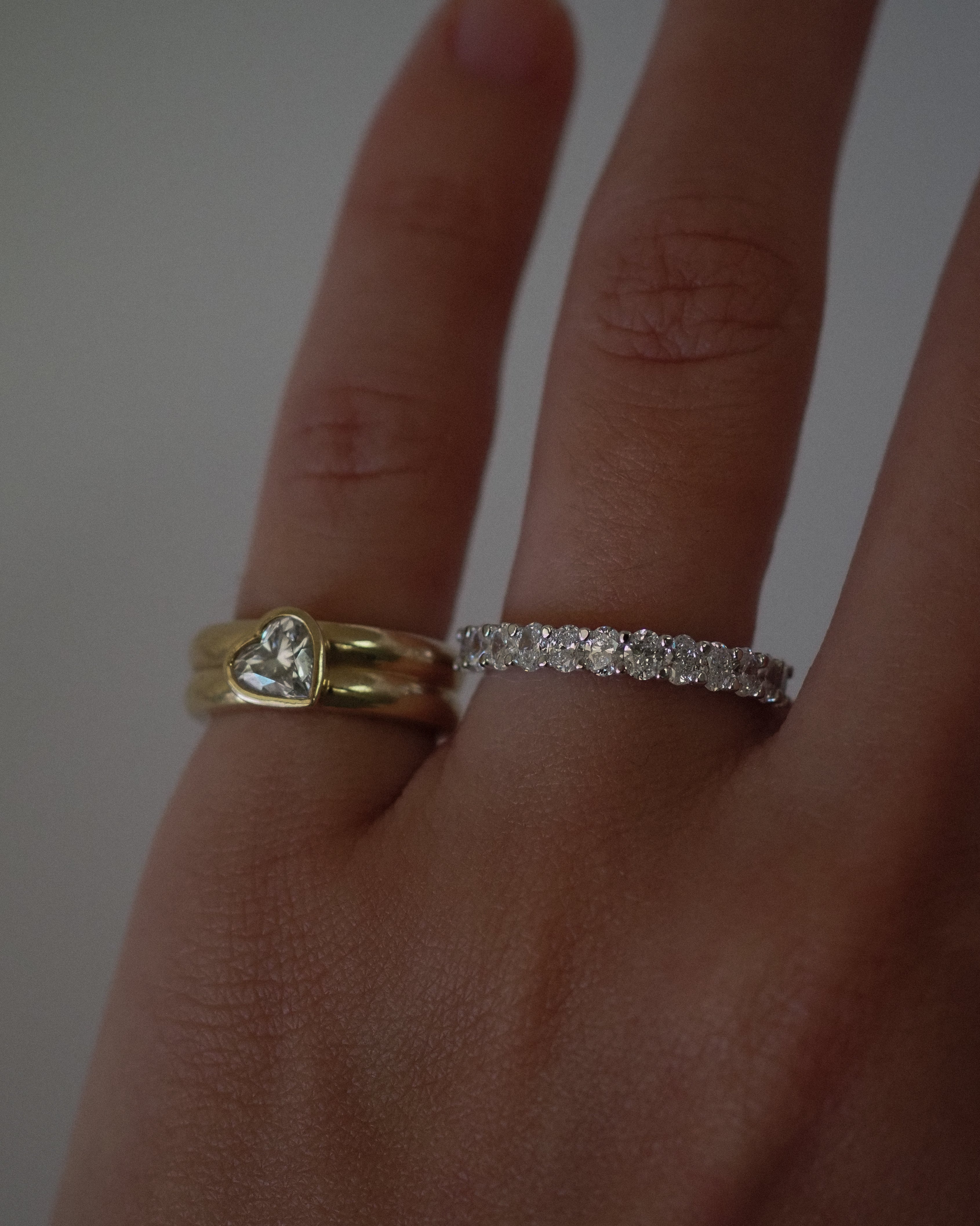 ALINA OVAL DIAMONDS BAND