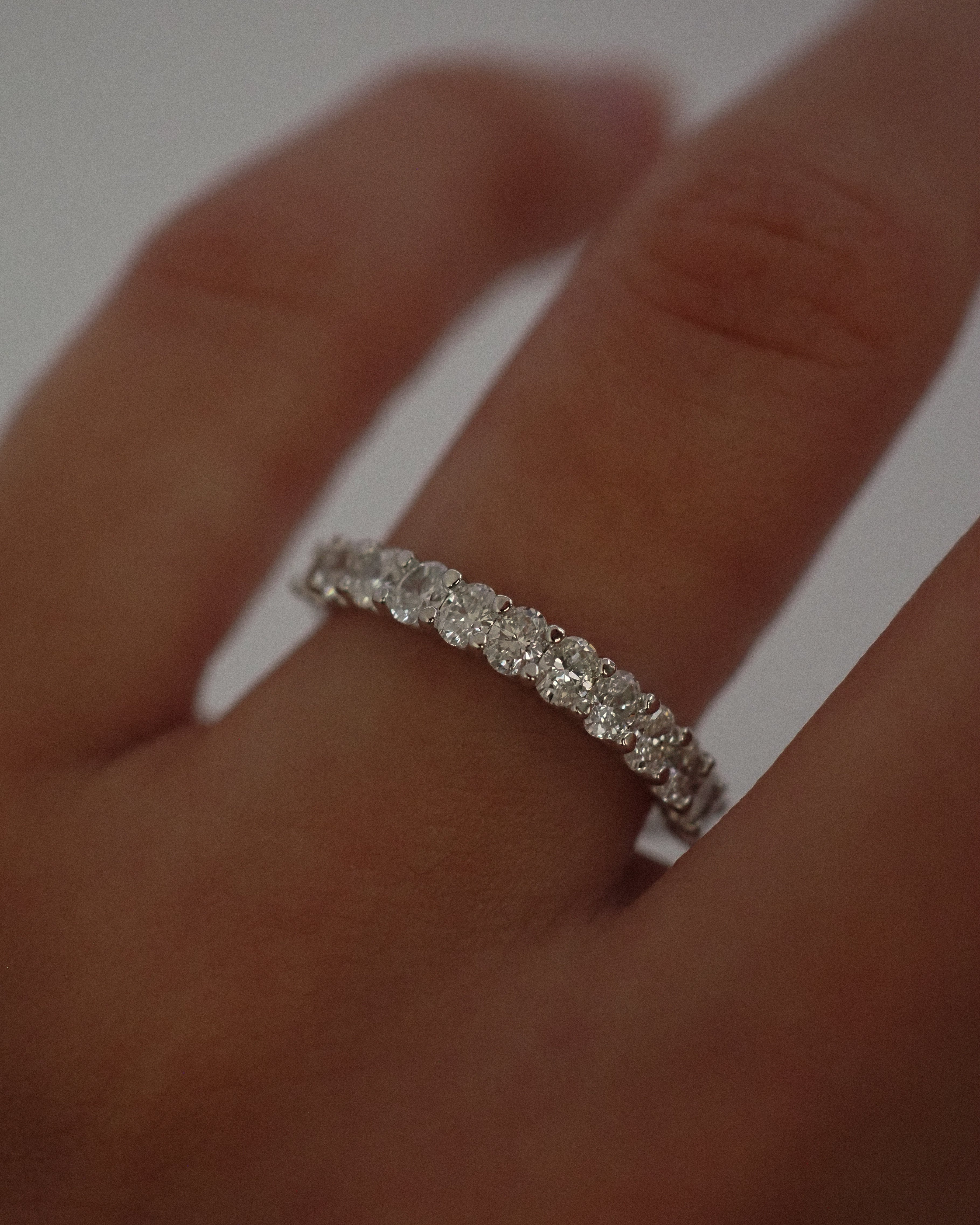 ALINA OVAL DIAMONDS BAND