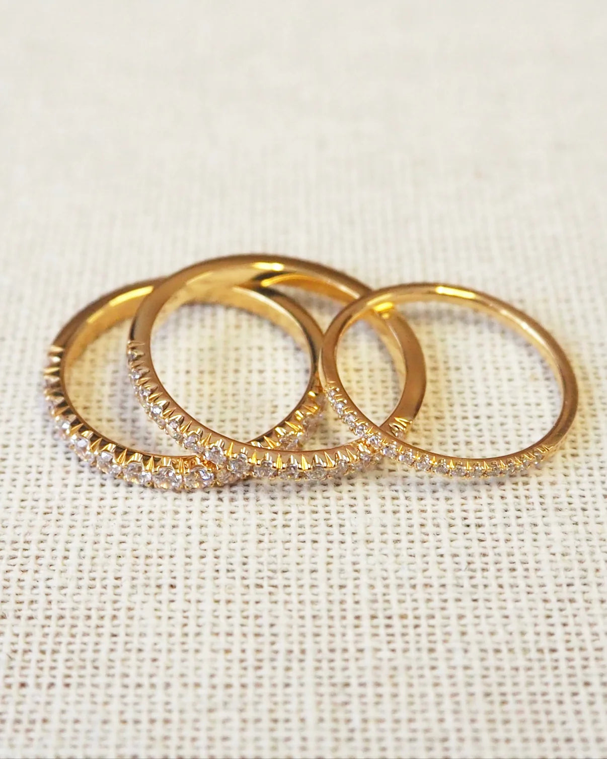 CLASSIC DIAMONDS RING - FRENCH SETTING