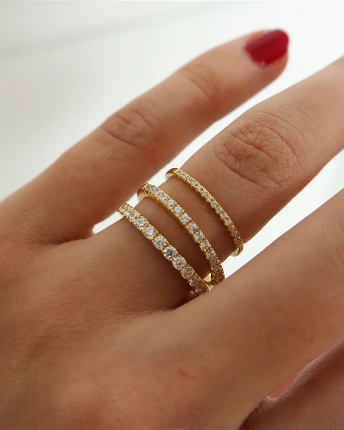 CLASSIC DIAMONDS RING - FRENCH SETTING